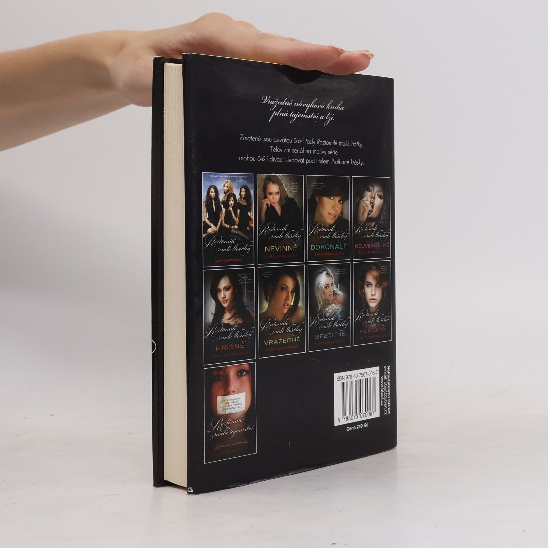 Sara Shepard Roztomilé malé lhářky: Zmatené
