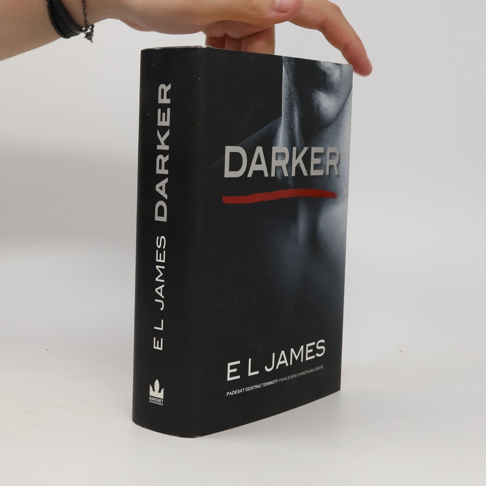 E. L. James Darker. Padesát odstínů temnoty pohledem Christiana Greye