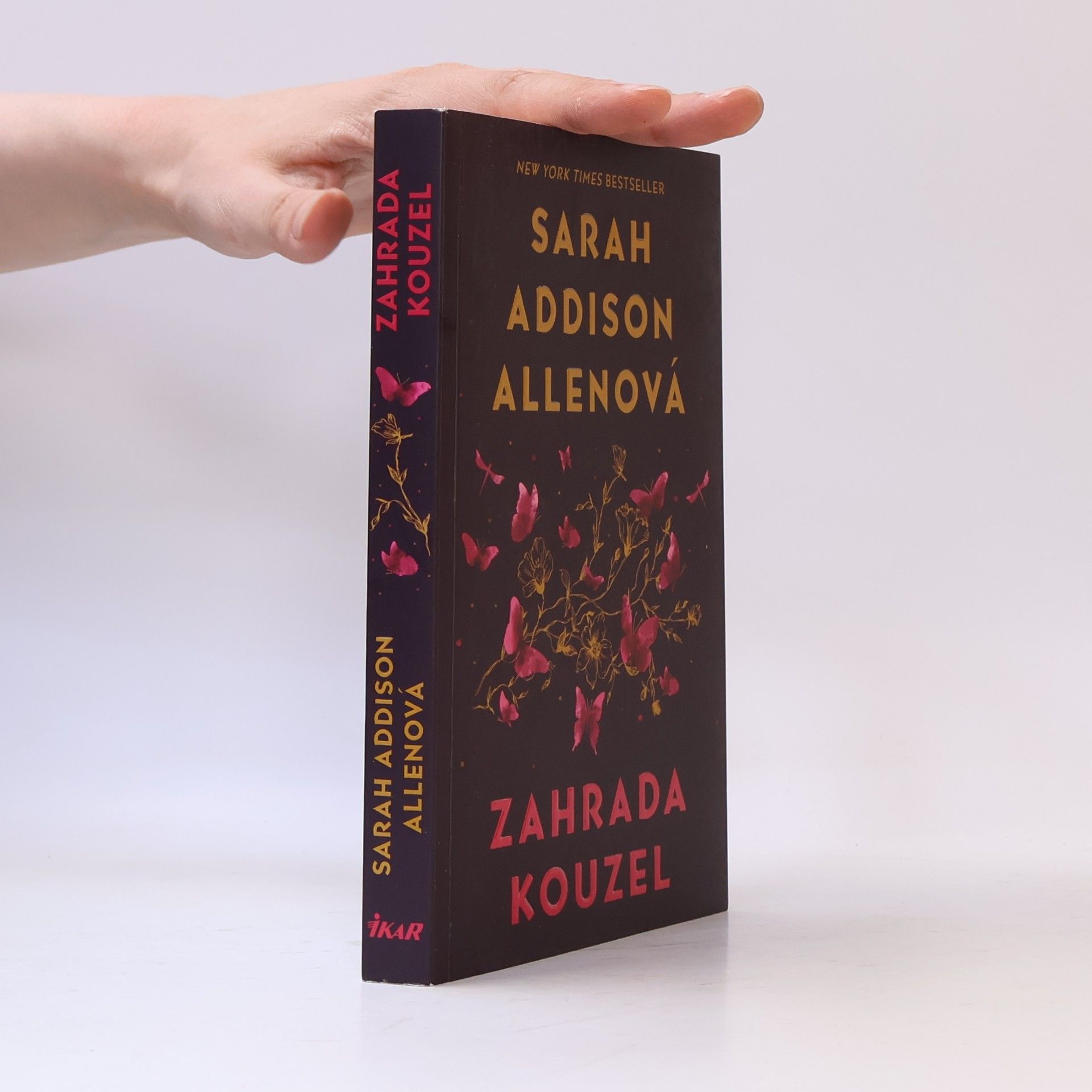 Sarah Addison Allen Zahrada kouzel