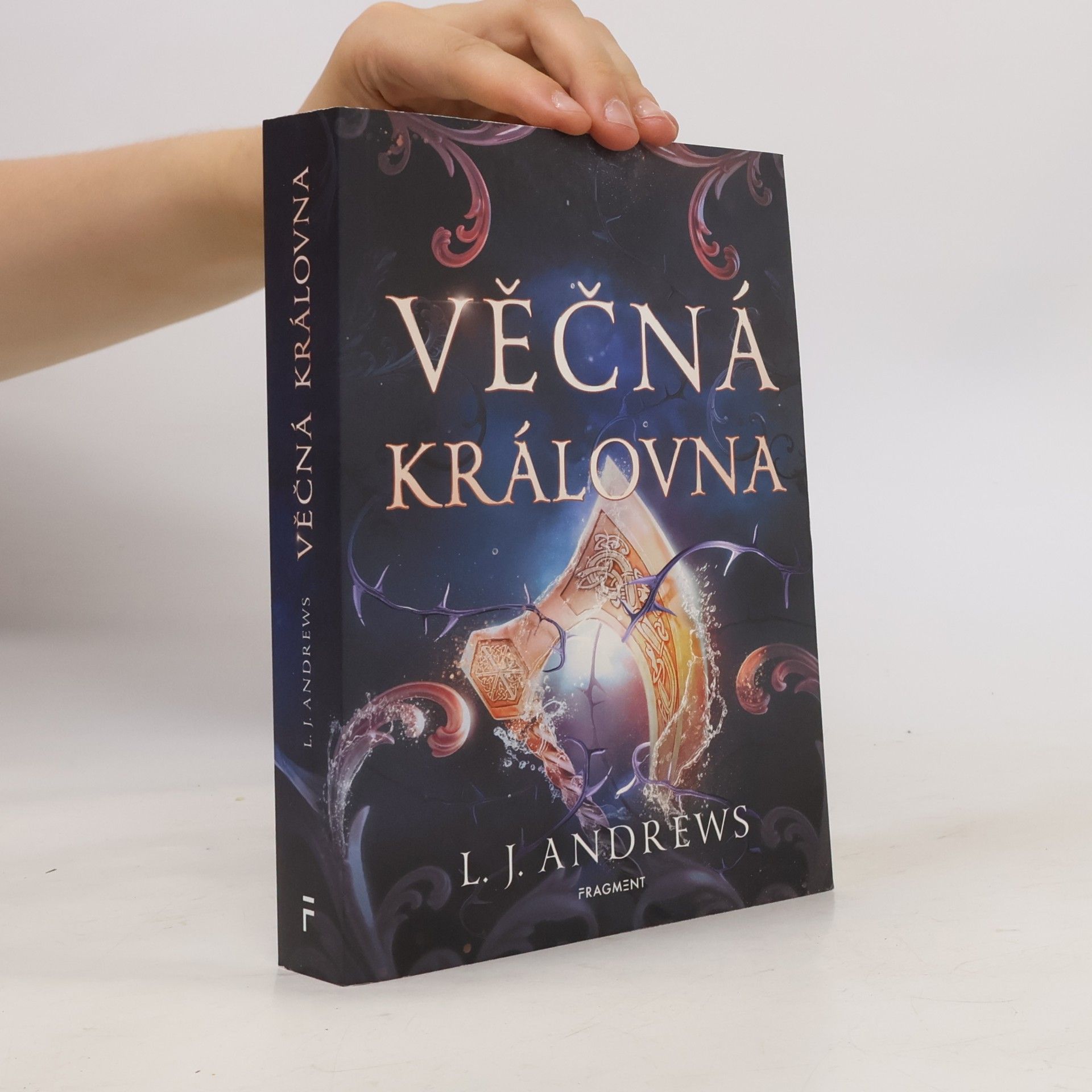 L. J. Andrews Věčná královna