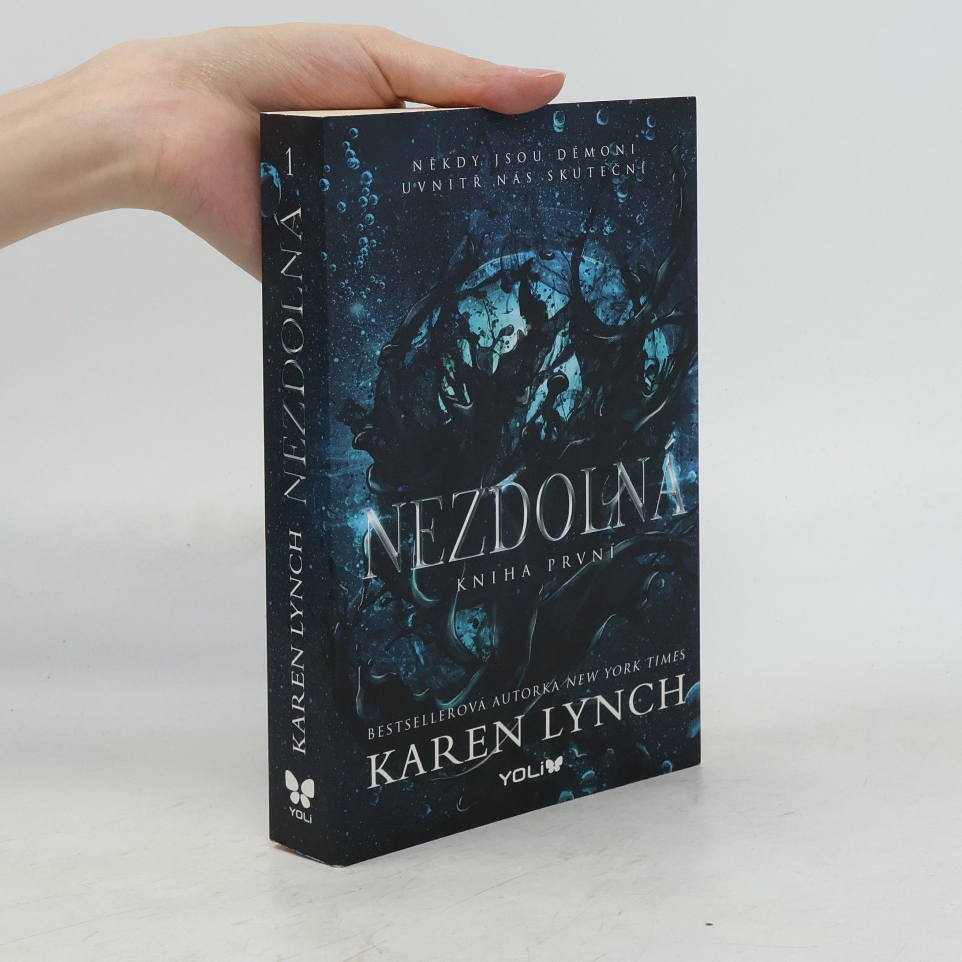 Karen Karen A. Lynch Nezdolná. Kniha první