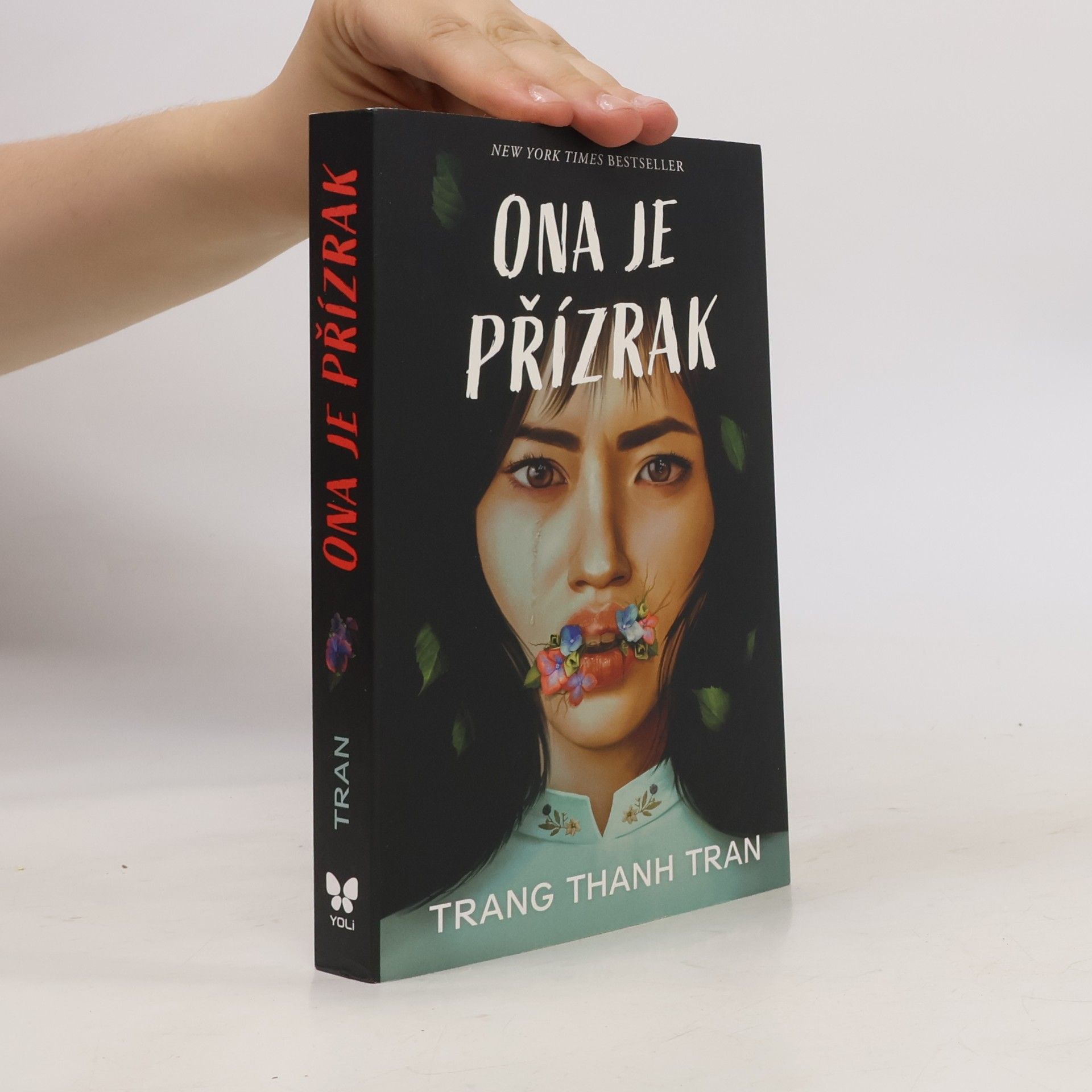 Trang Thanh Tran Ona je přízrak