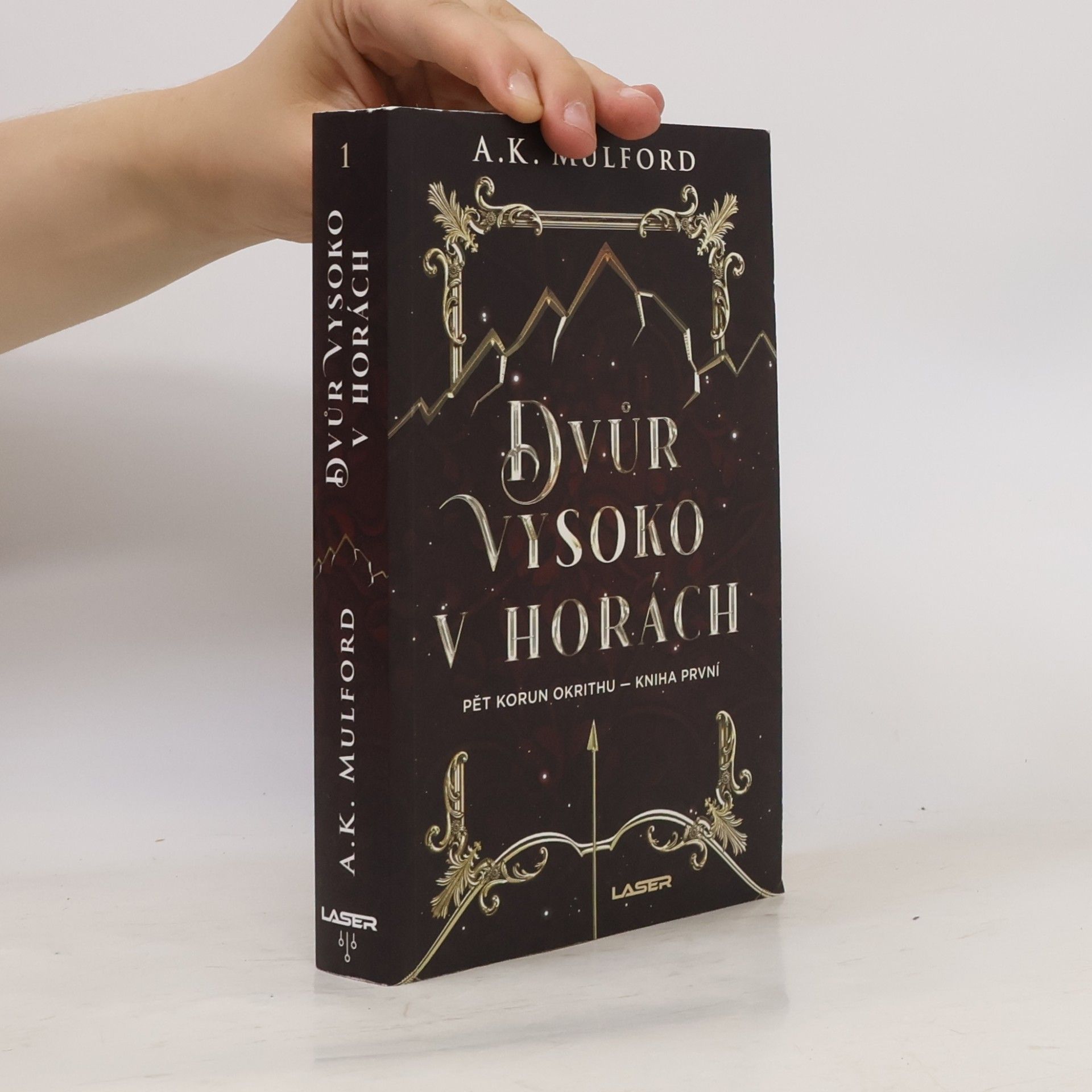 A. K. Mulford Dvůr vysoko v horách
