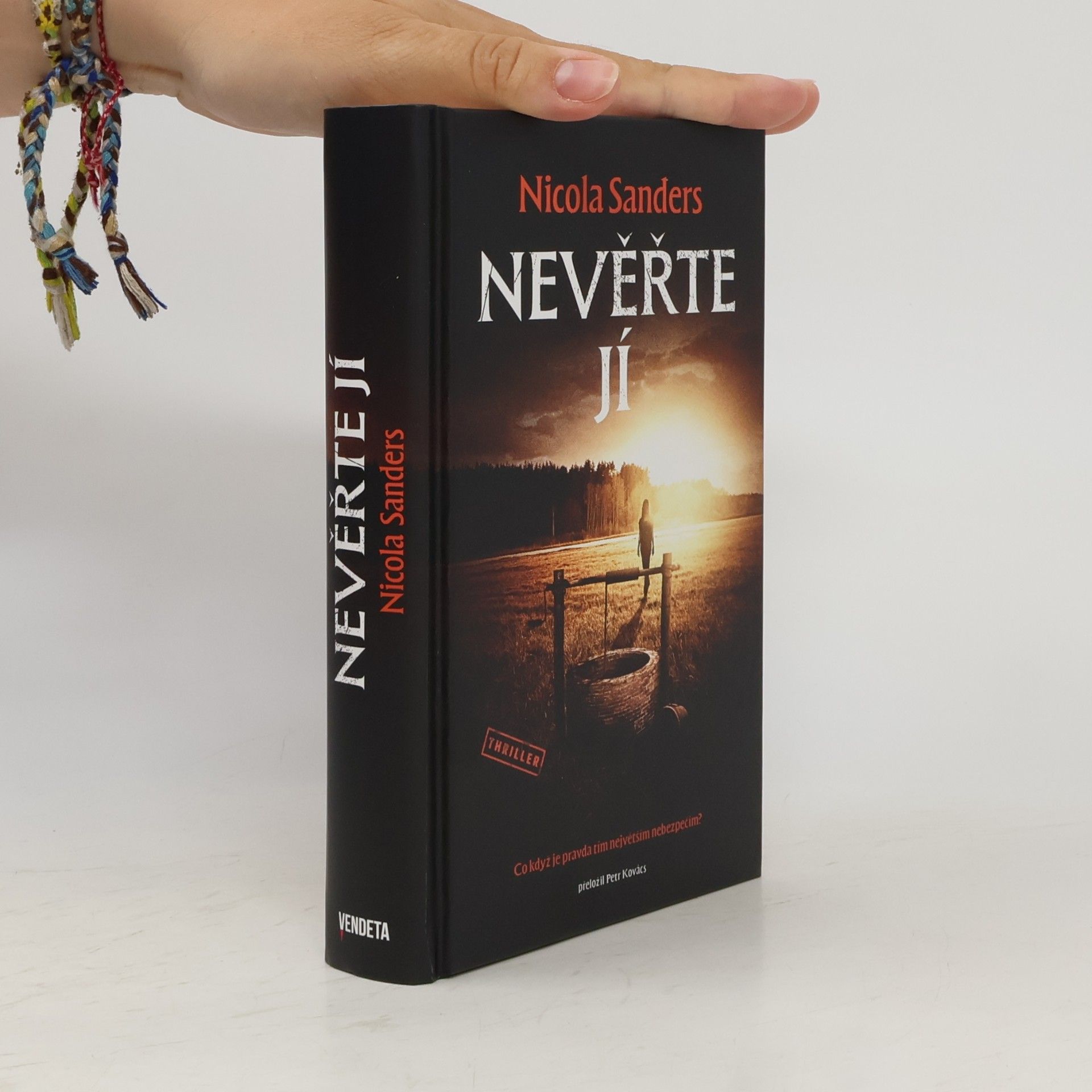 Nicola Sanders Nevěřte jí