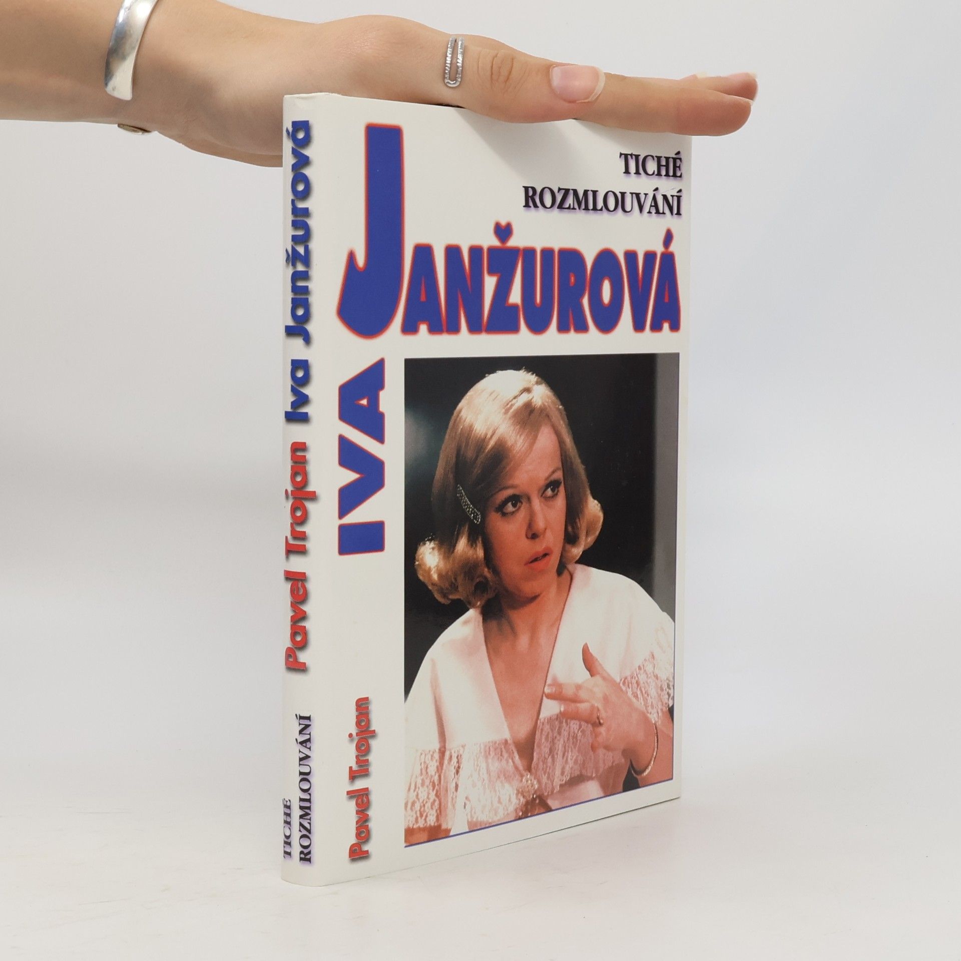 Iva Janžurová