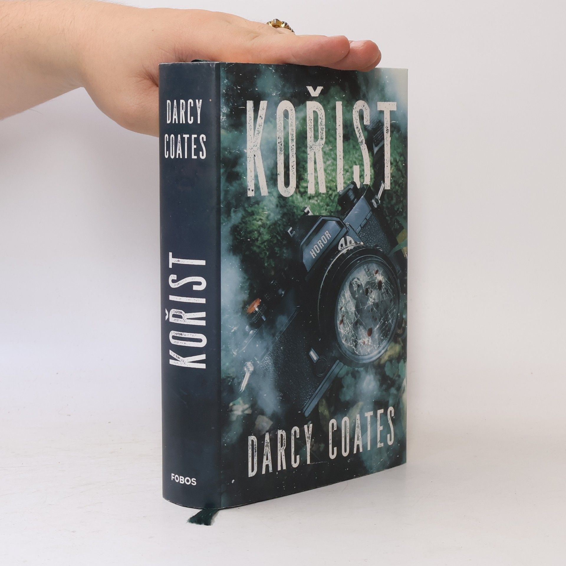 Darcy Coates Kořist