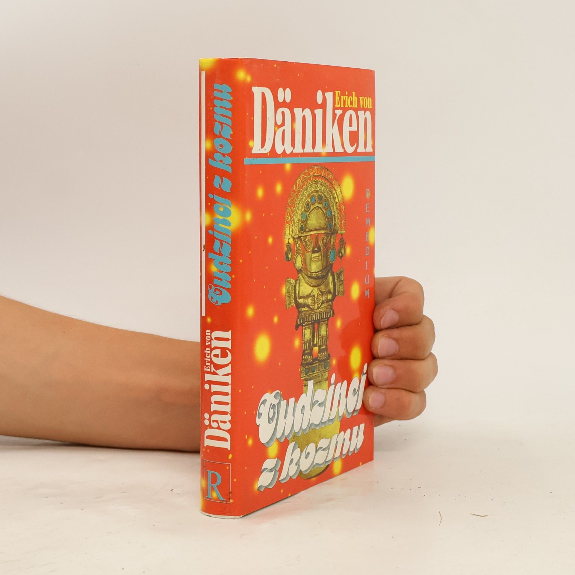 Erich von Däniken Cudzinci z kozmu