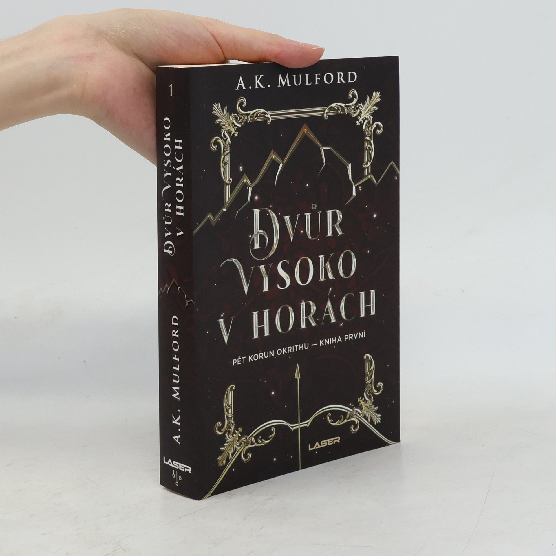 A. K. Mulford Dvůr vysoko v horách