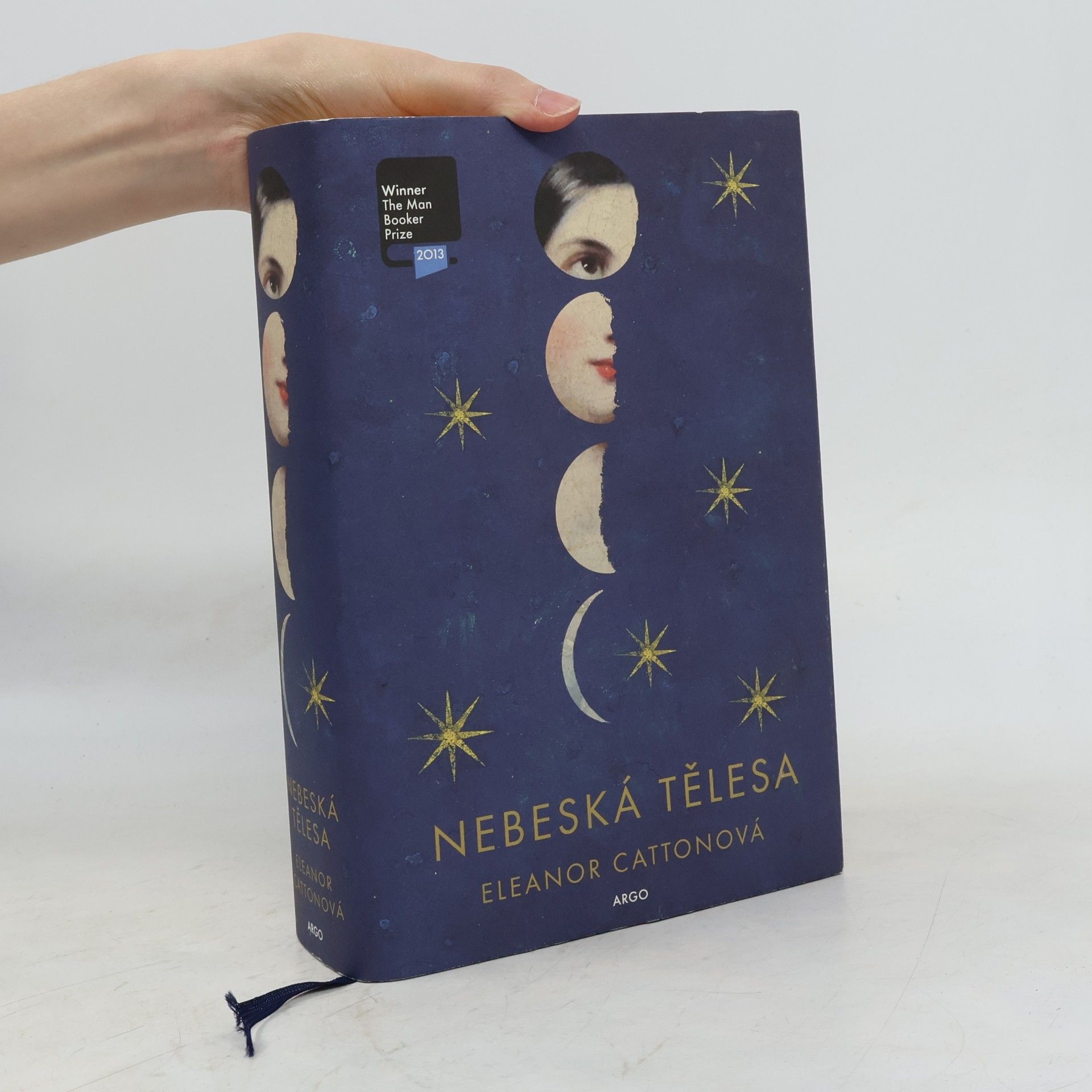 Eleanor Cattonová Nebeská tělesa