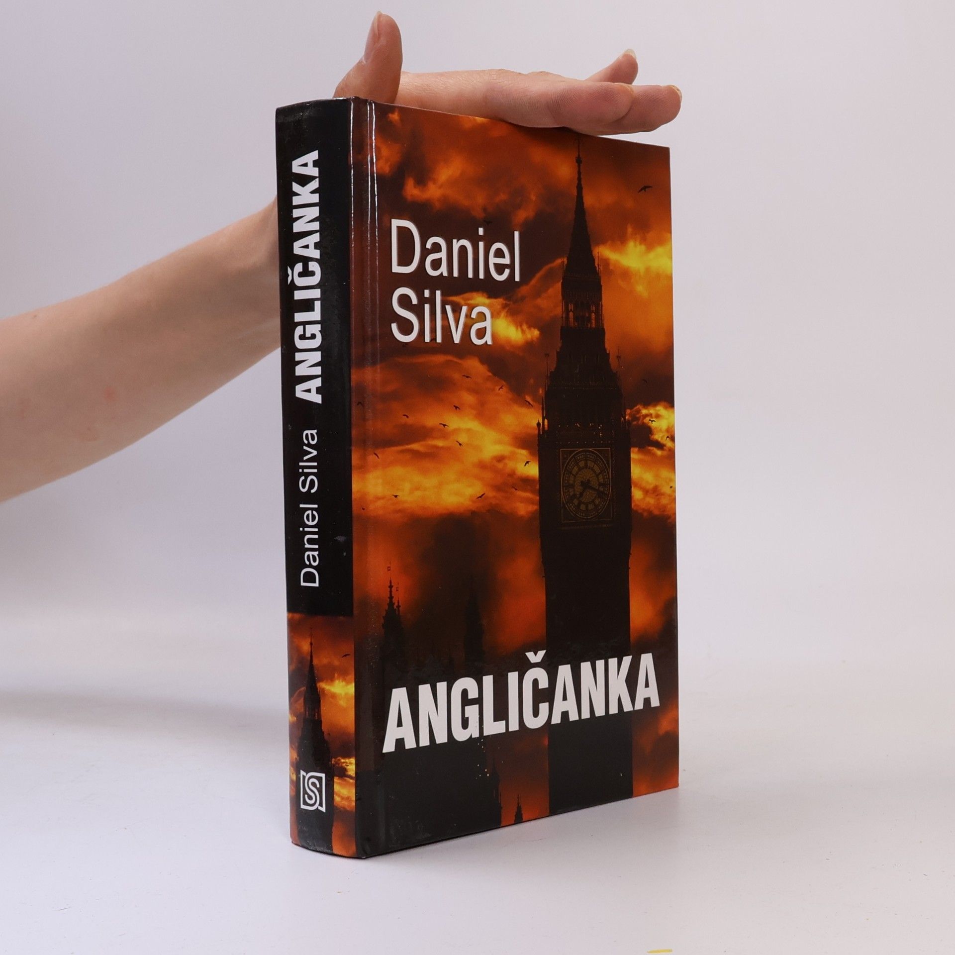 Daniel Silva Angličanka