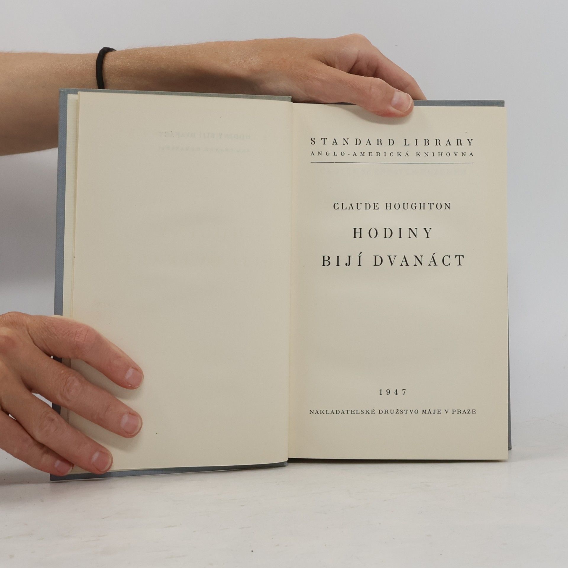 Claude Houghton Hodiny bijí dvanáct