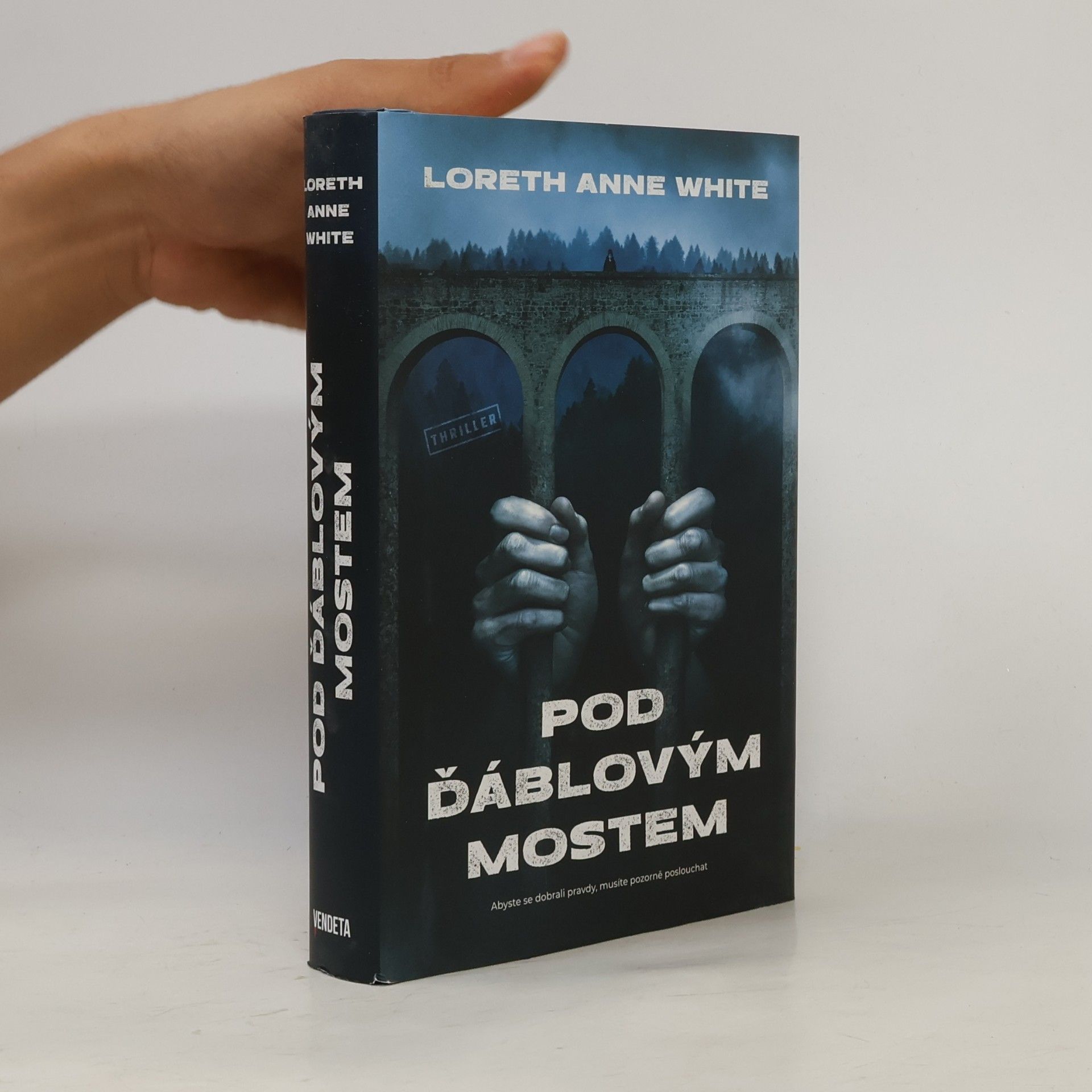 Loreth Anne White Pod ďáblovým mostem