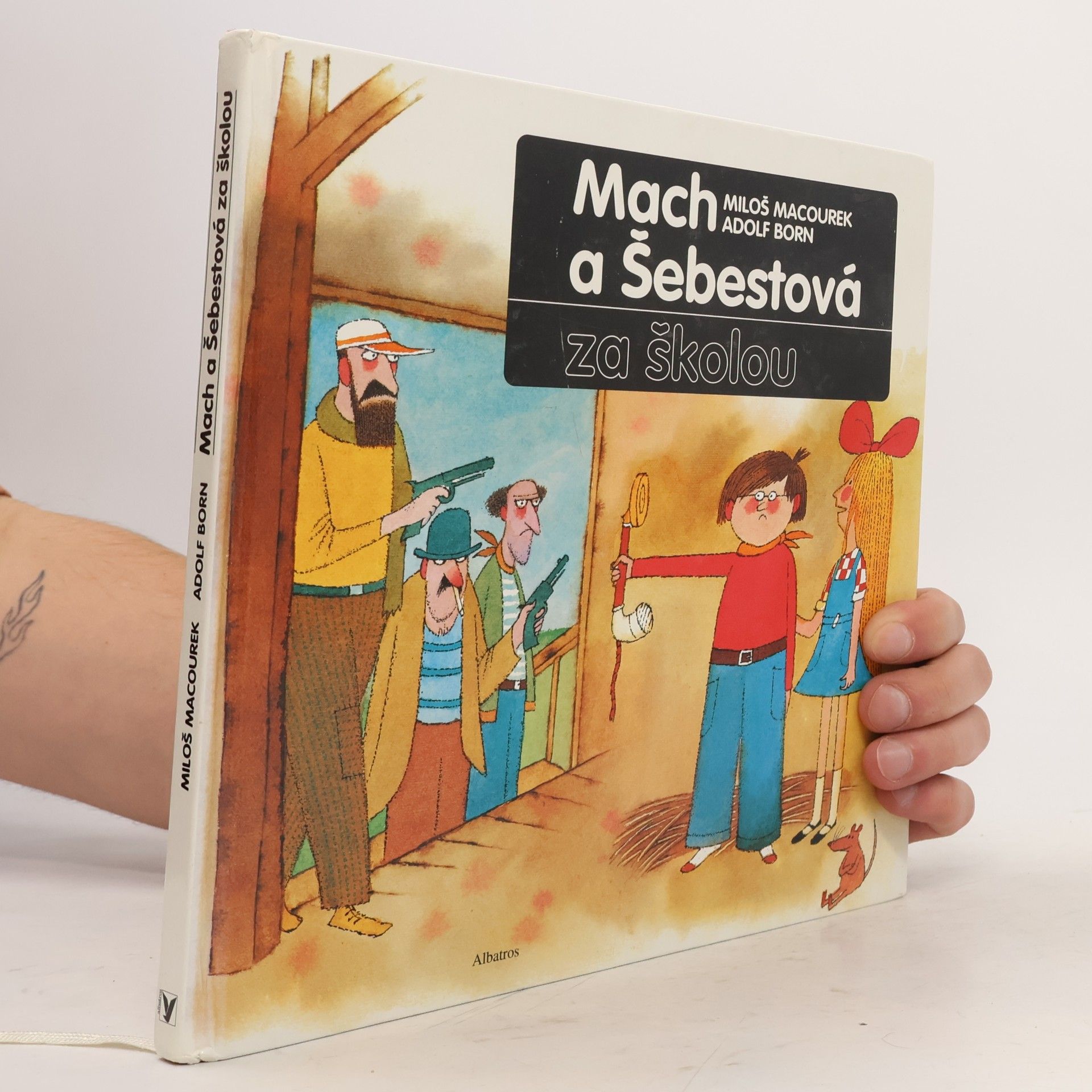 Miloš Macourek Mach a Šebestová za školou