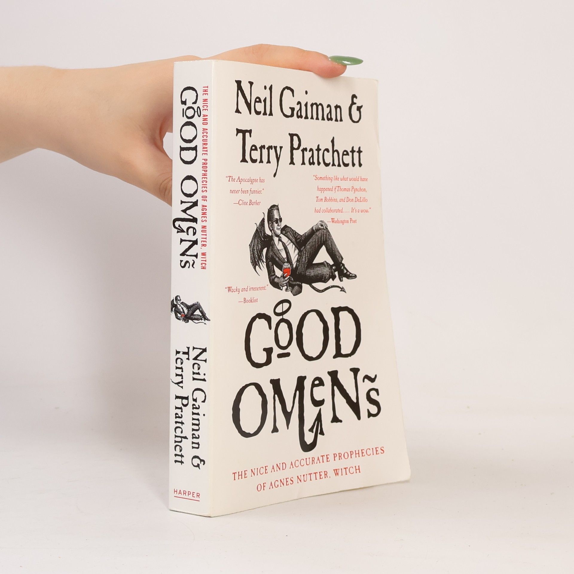 Terry Pratchett Good omens : the nice and accurate prophecies of Agnes Nutter, witch