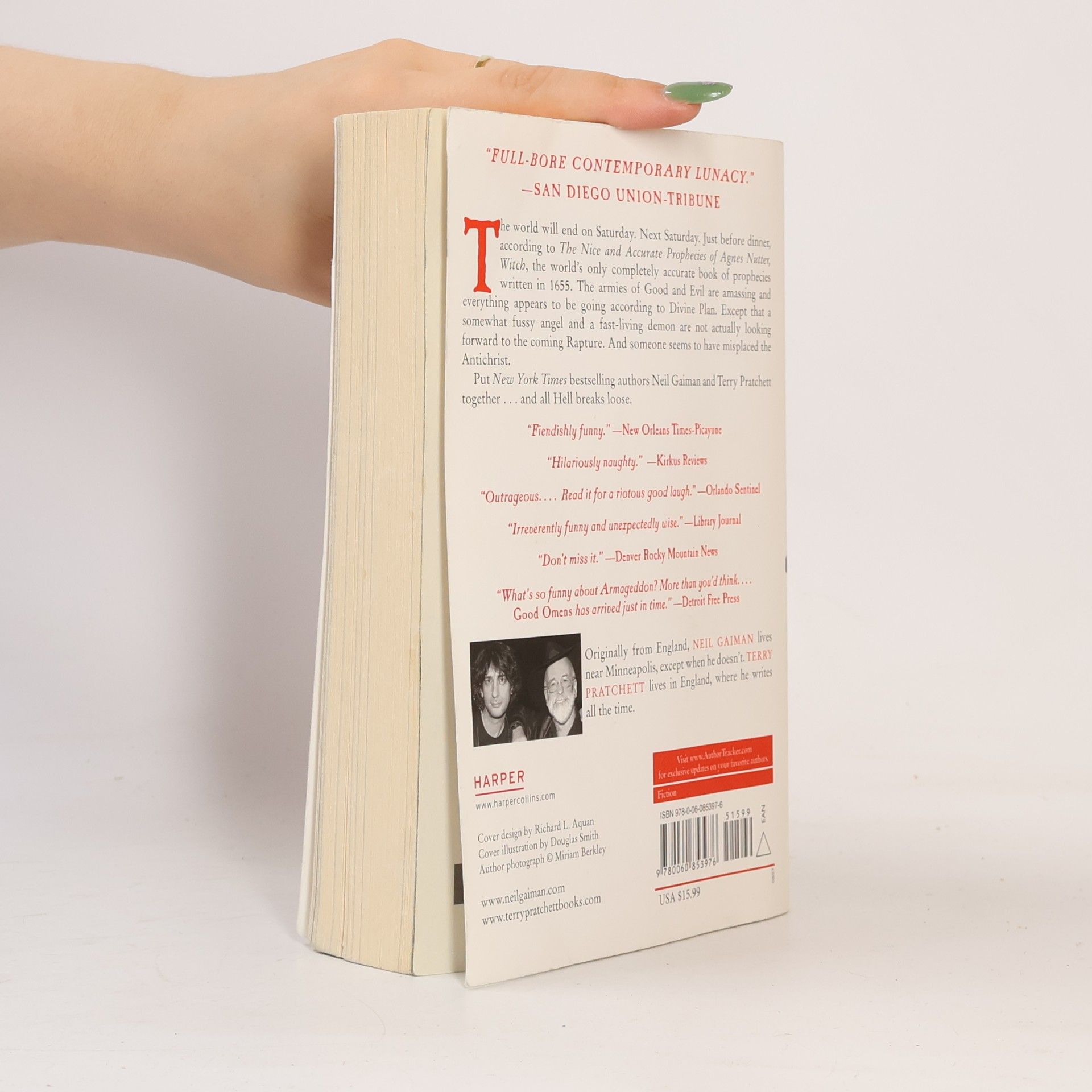 Neil Gaiman Good omens : the nice and accurate prophecies of Agnes Nutter, witch