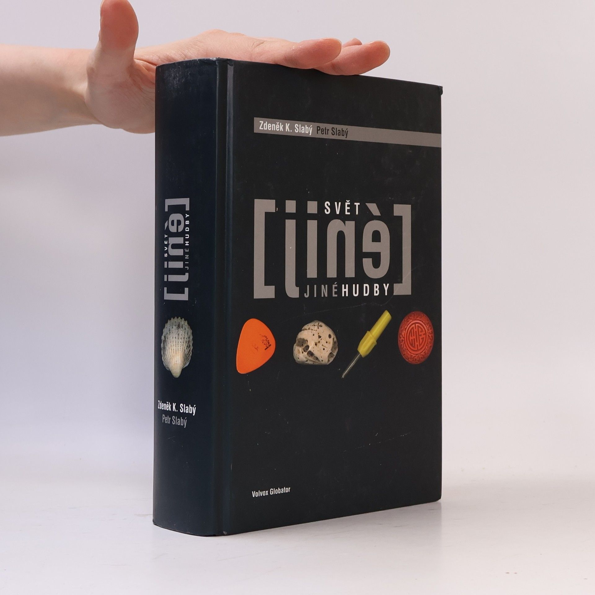 Petr Slabý Svět jiné hudby : průhledy do hudby alternativní, avantgardní, improvizované, nové, opoziční, progresivní, experimentální, postmoderní, aktuální, free, klezmeru atd.. [Kn. 1]