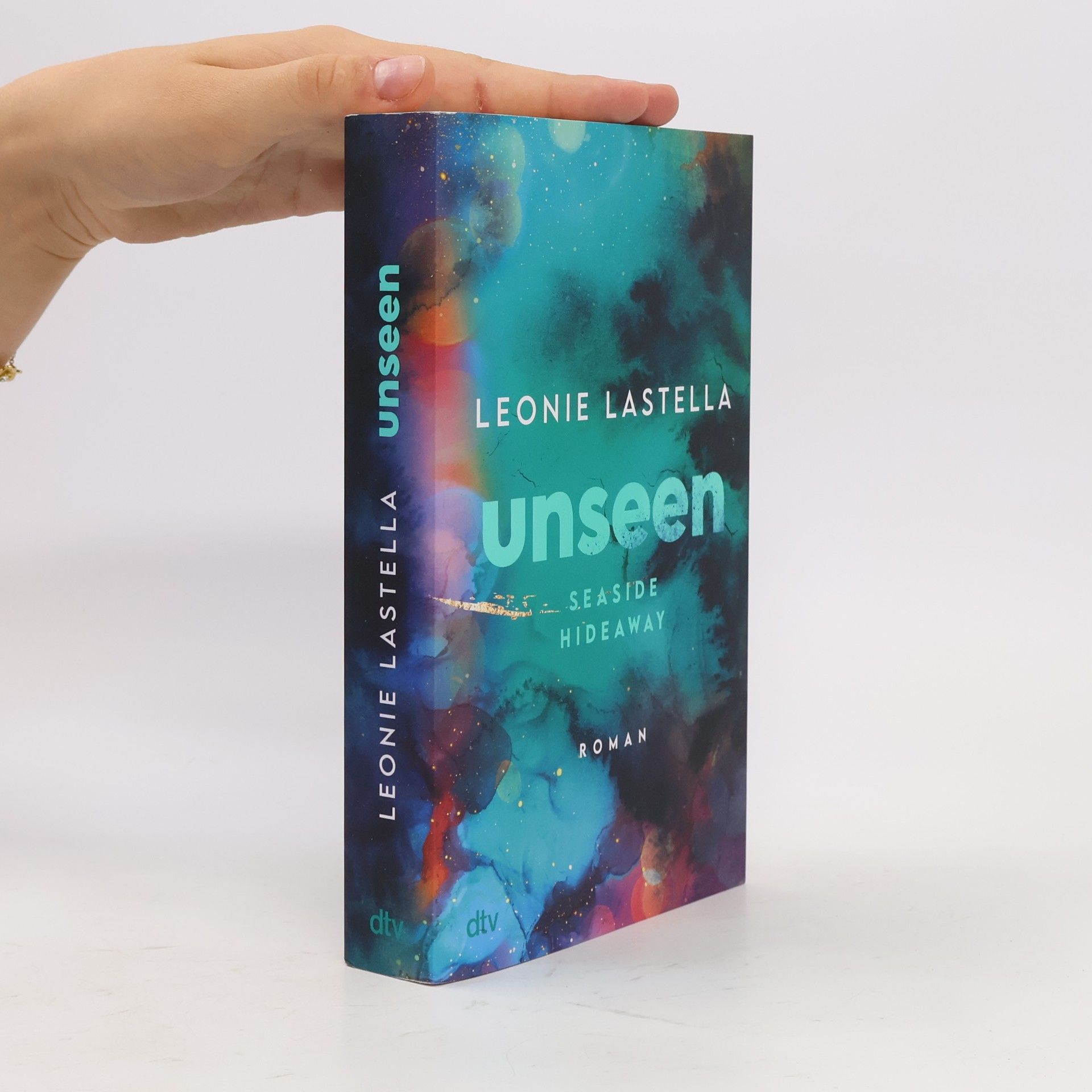 Leonie Lastella Seaside Hideaway – Unseen