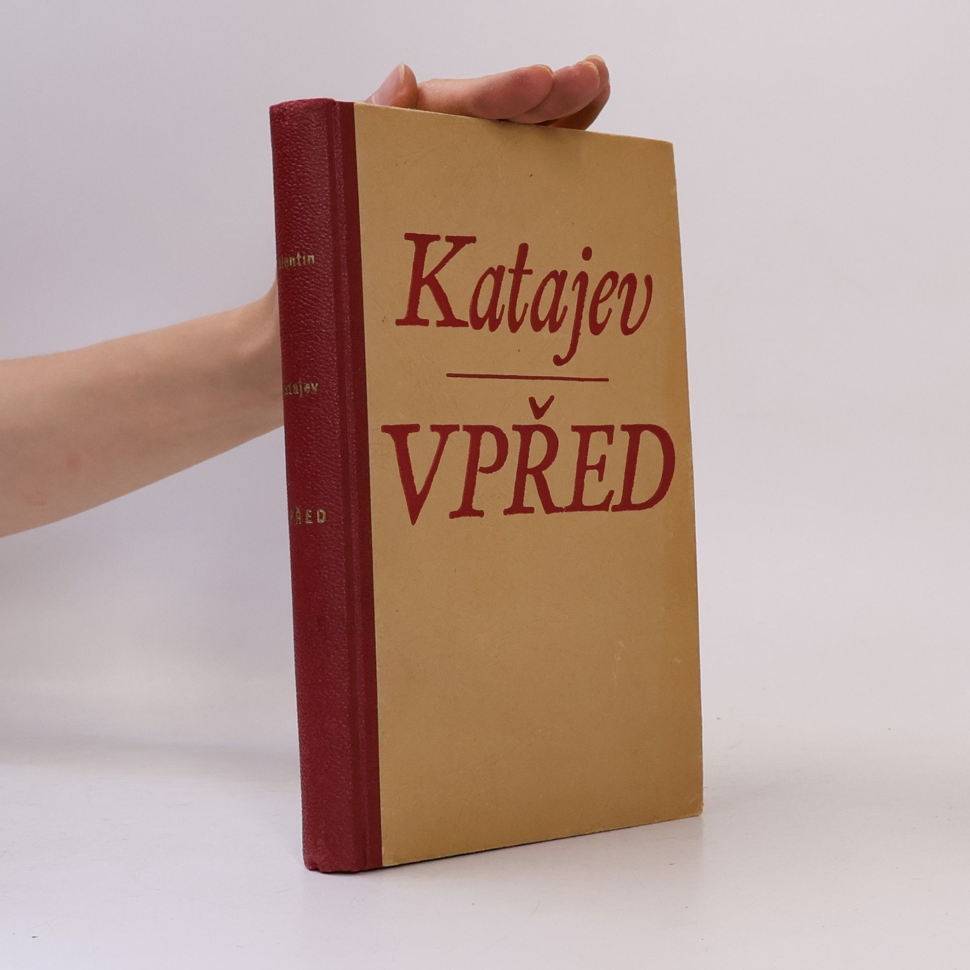 Valentin Petrovič Katajev Vpřed!