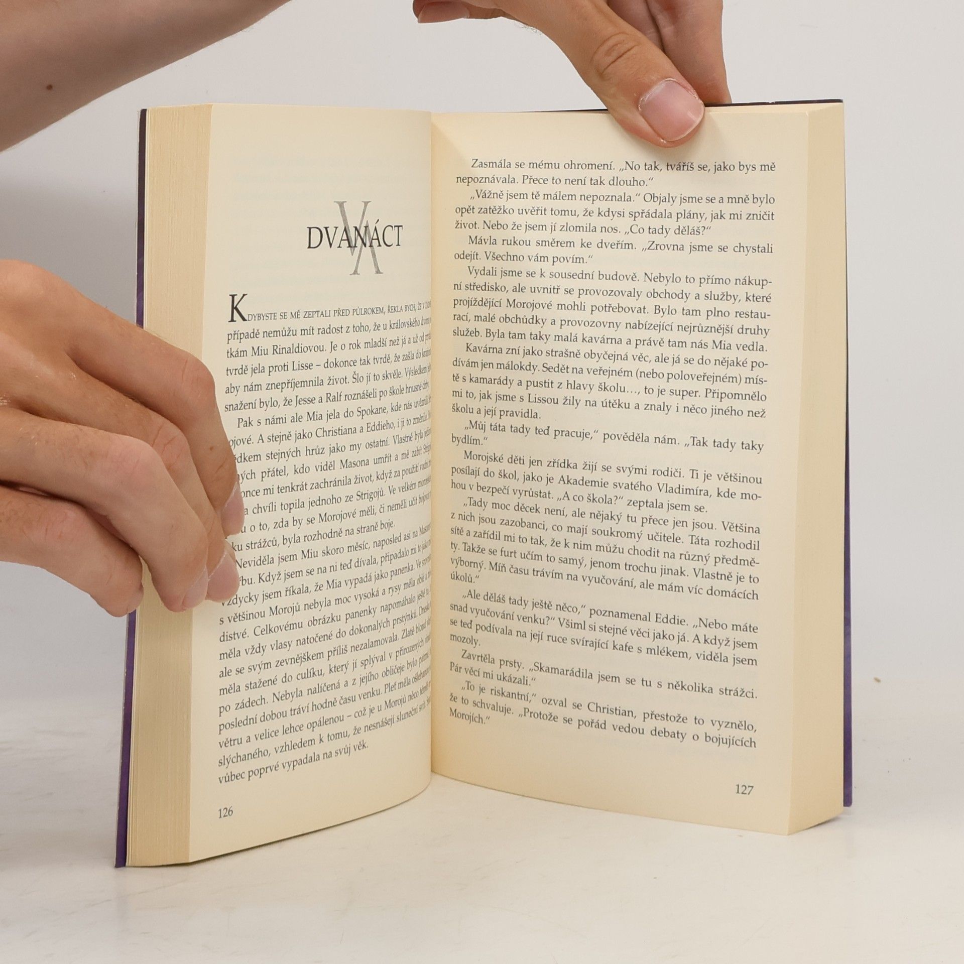 Richelle Mead Vampýrská akademie 3: Stínem políbená.