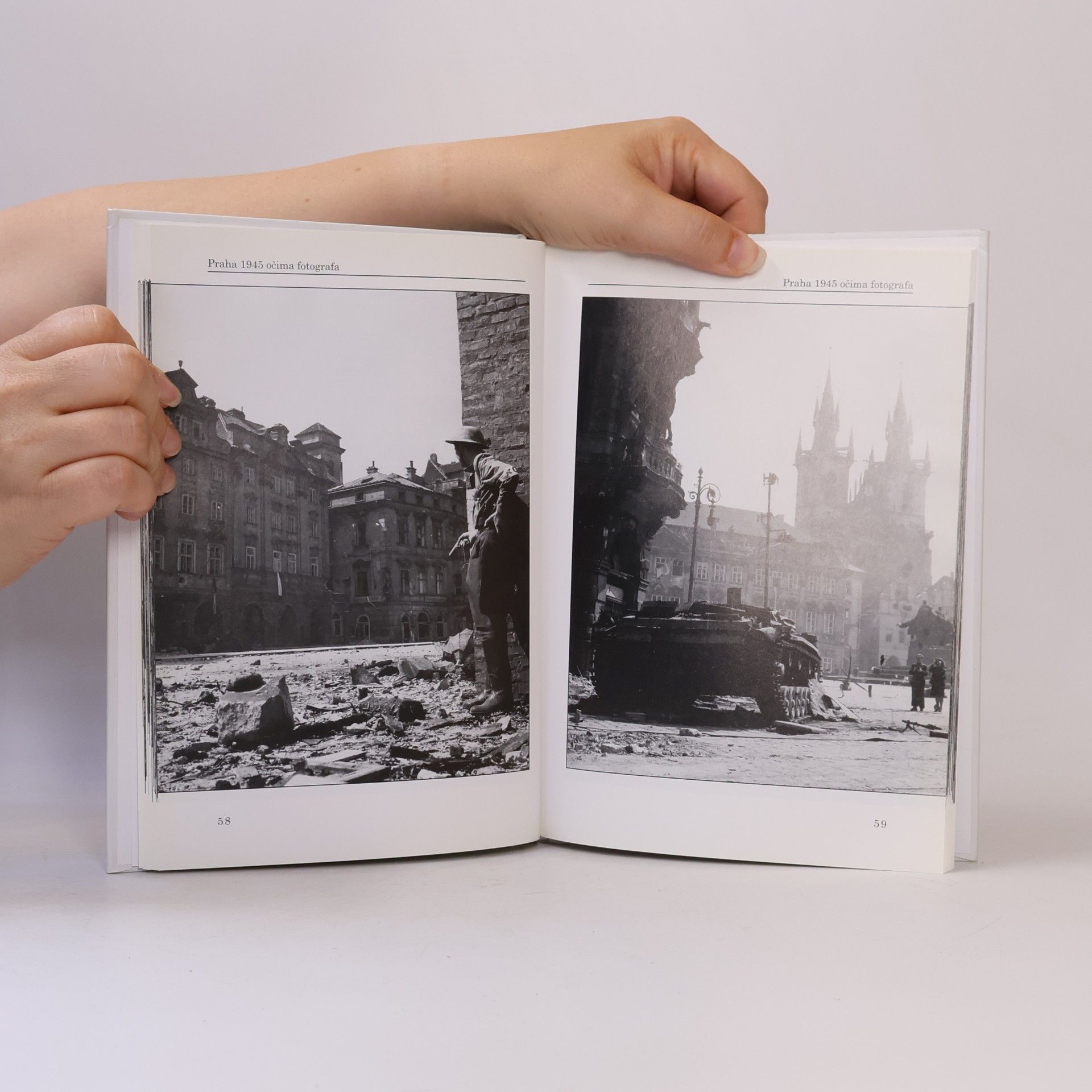 Josef Voříšek Praha 1945 : očima fotografa