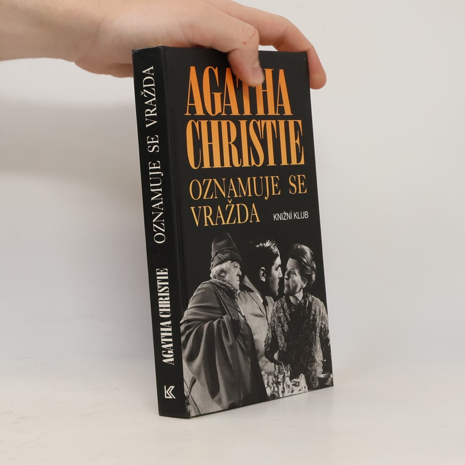 Agatha Christie Oznamuje se vražda