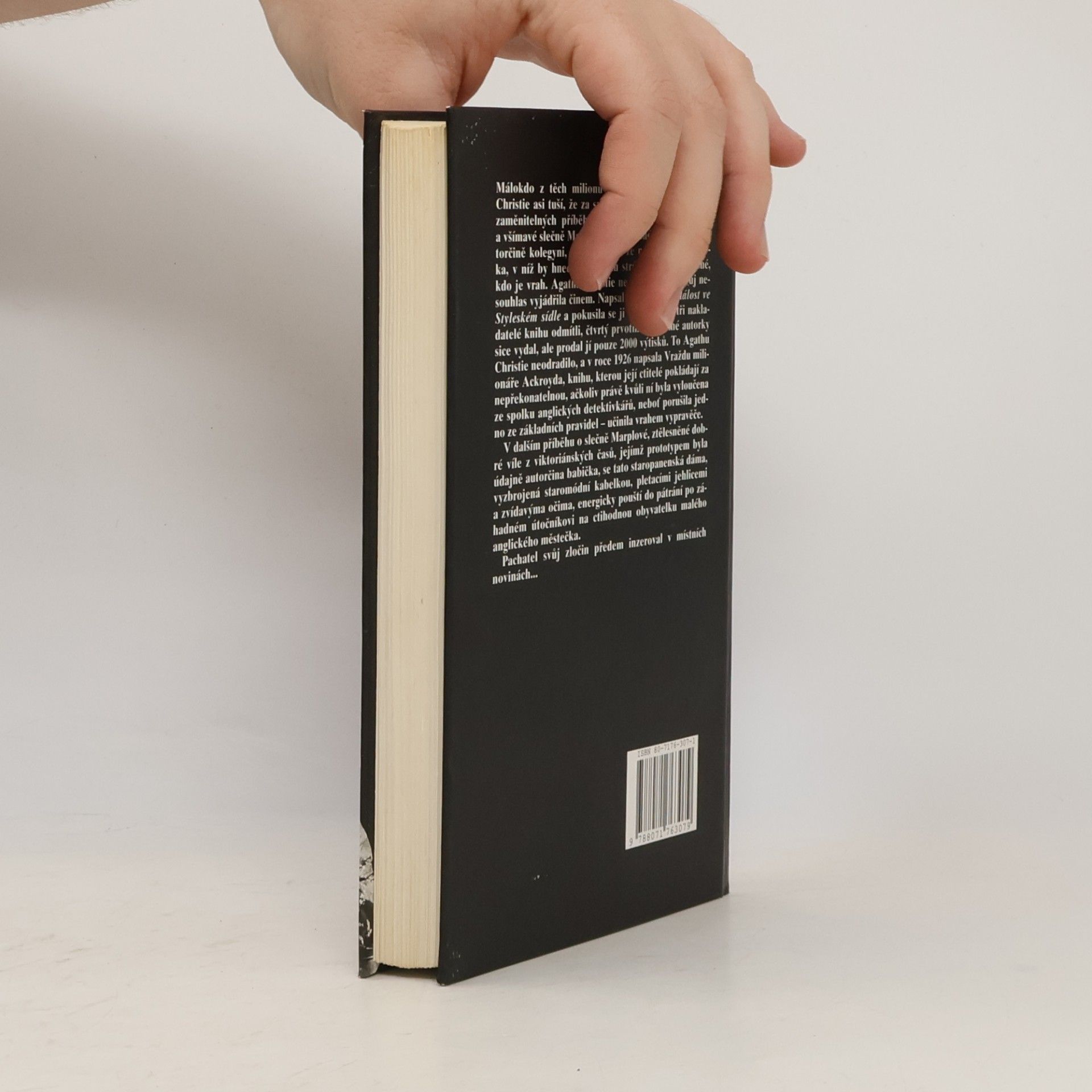 Agatha Christie Oznamuje se vražda