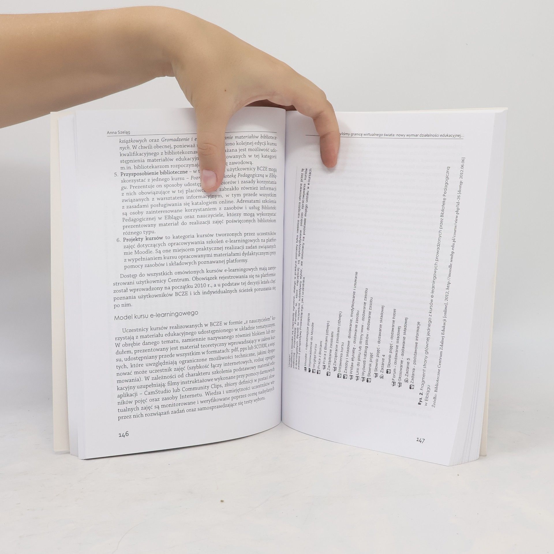 Autores varios Biblioteka w przestrzeni edukacyjnej