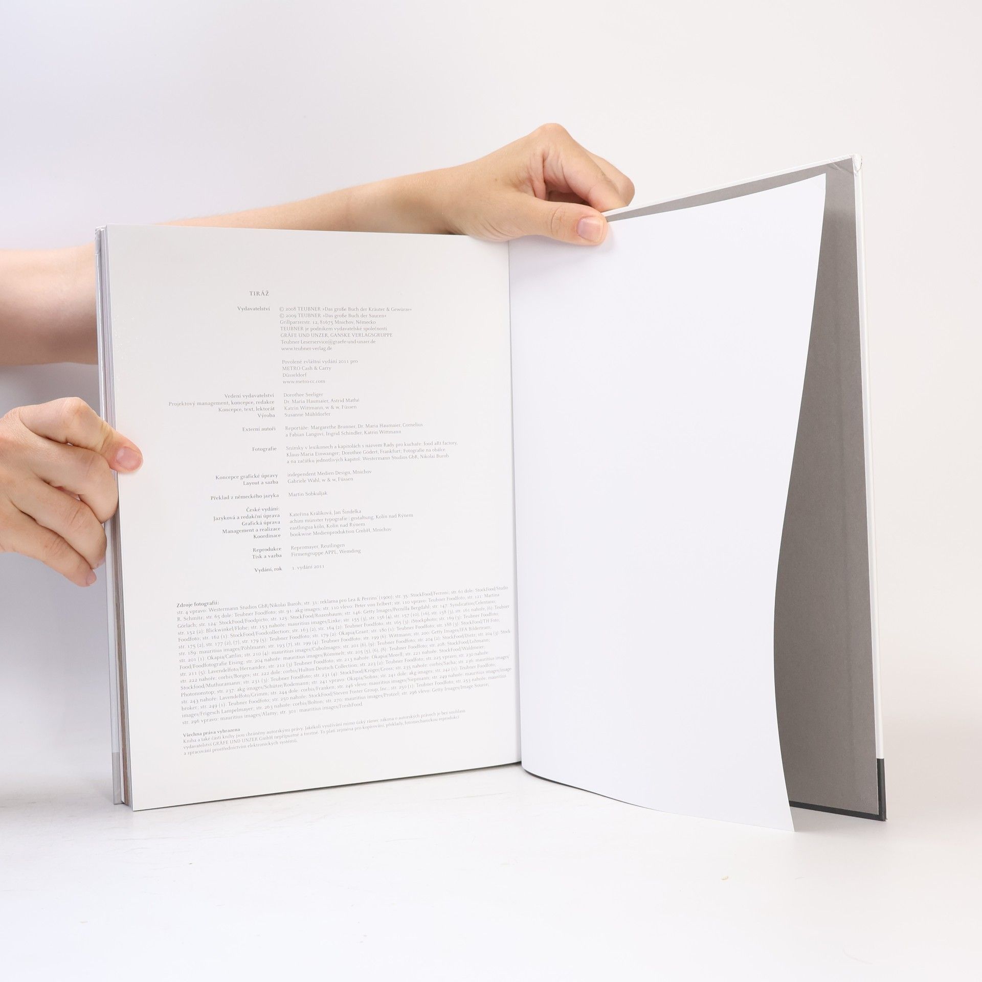 Various authors Omáčky. Bylinky a koření