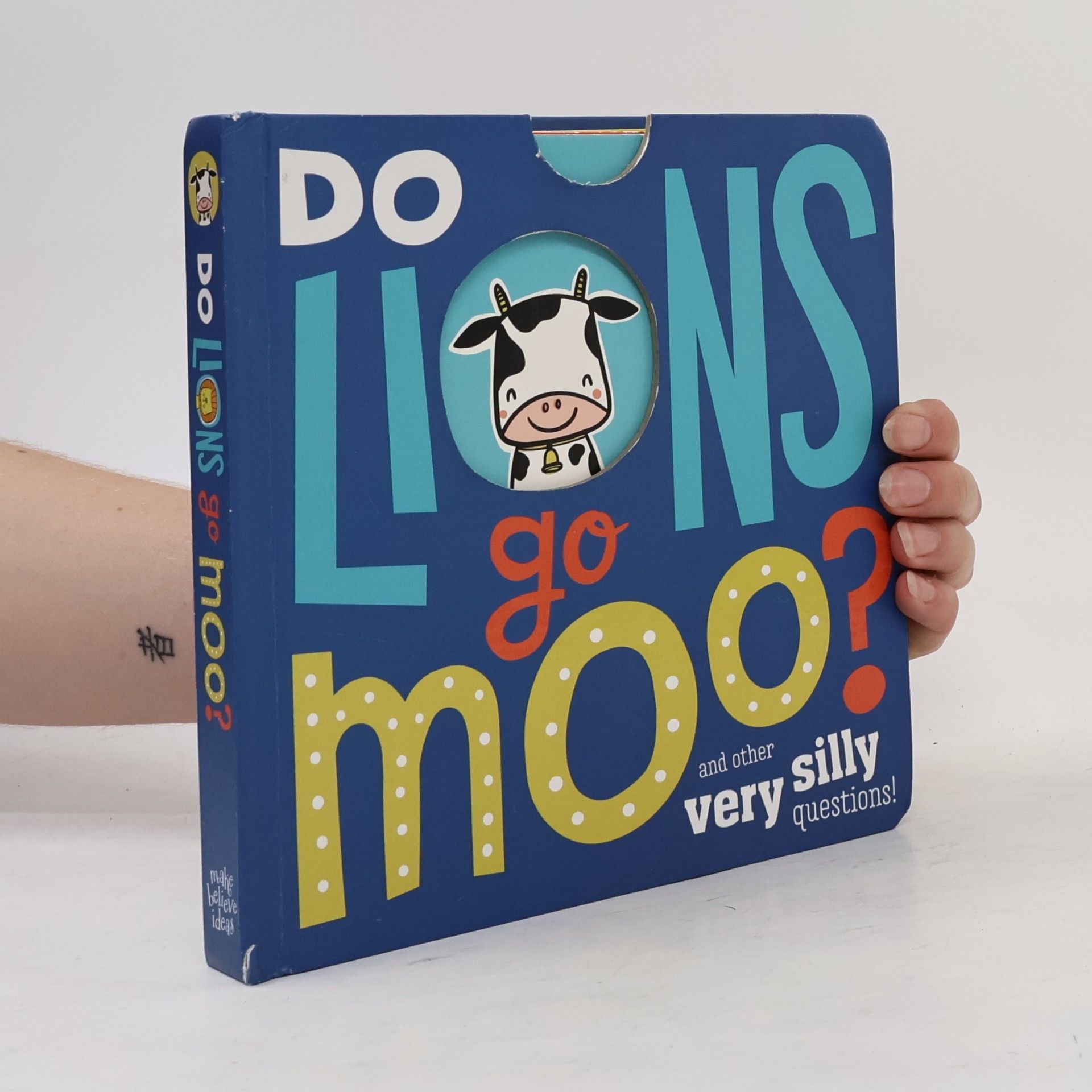 Do lions go moo? : and other very silly questions! Jess Moorhouse.