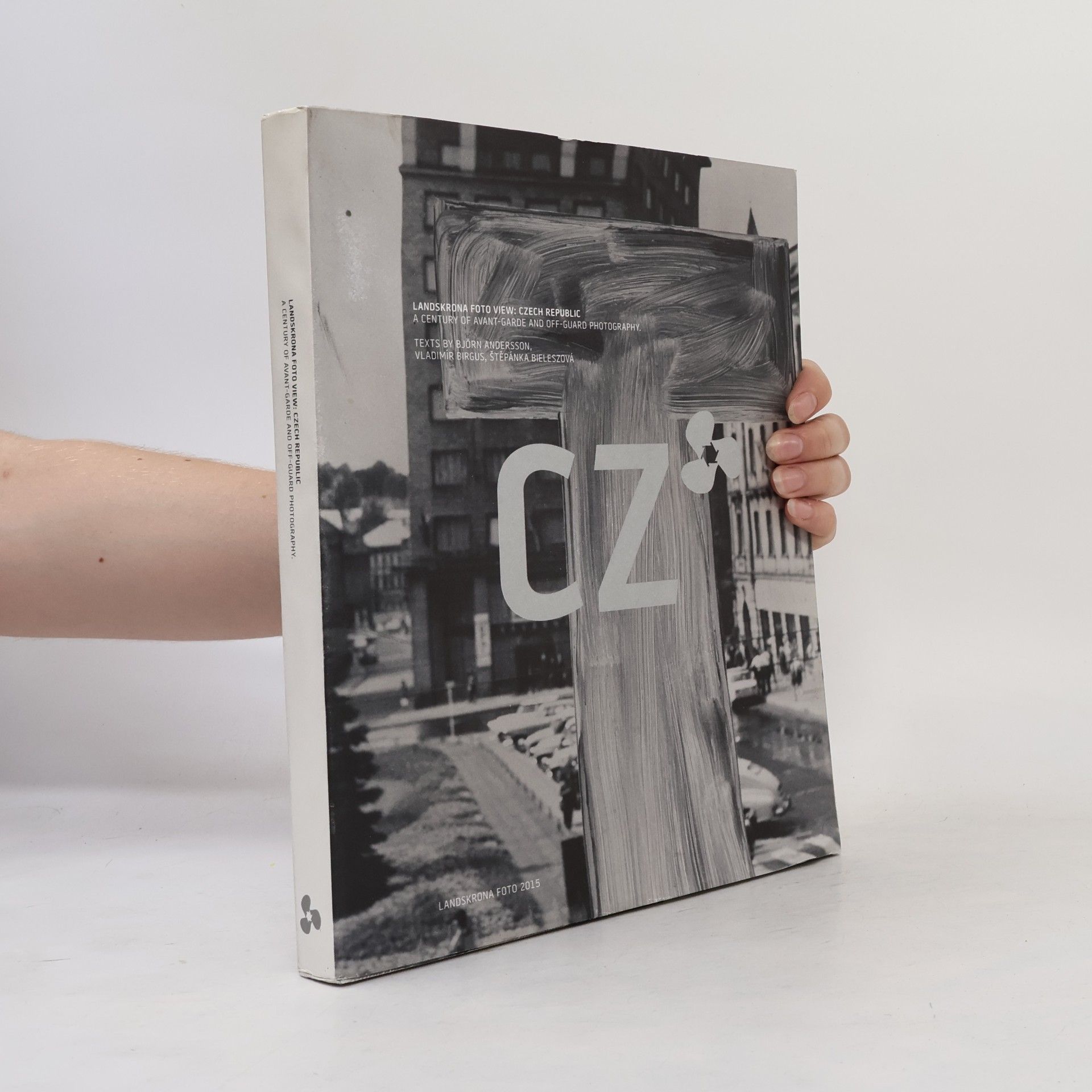 Collectif d'auteurs Landskrona Foto View: Czech Republic: A Century of Avant-garde and off-guard photography