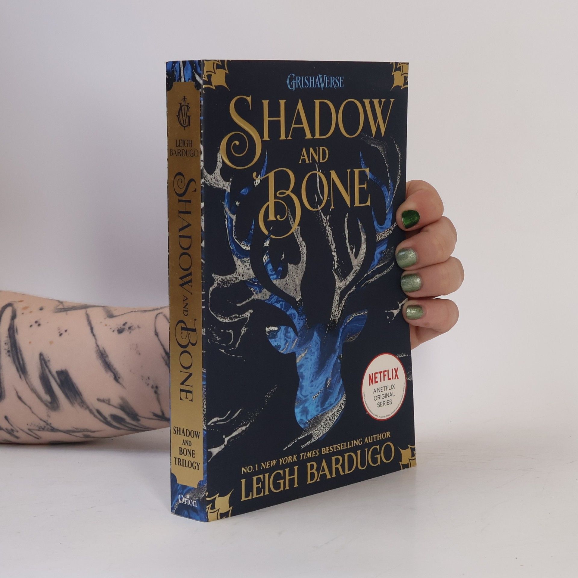Leigh Bardugo Shadow and Bone