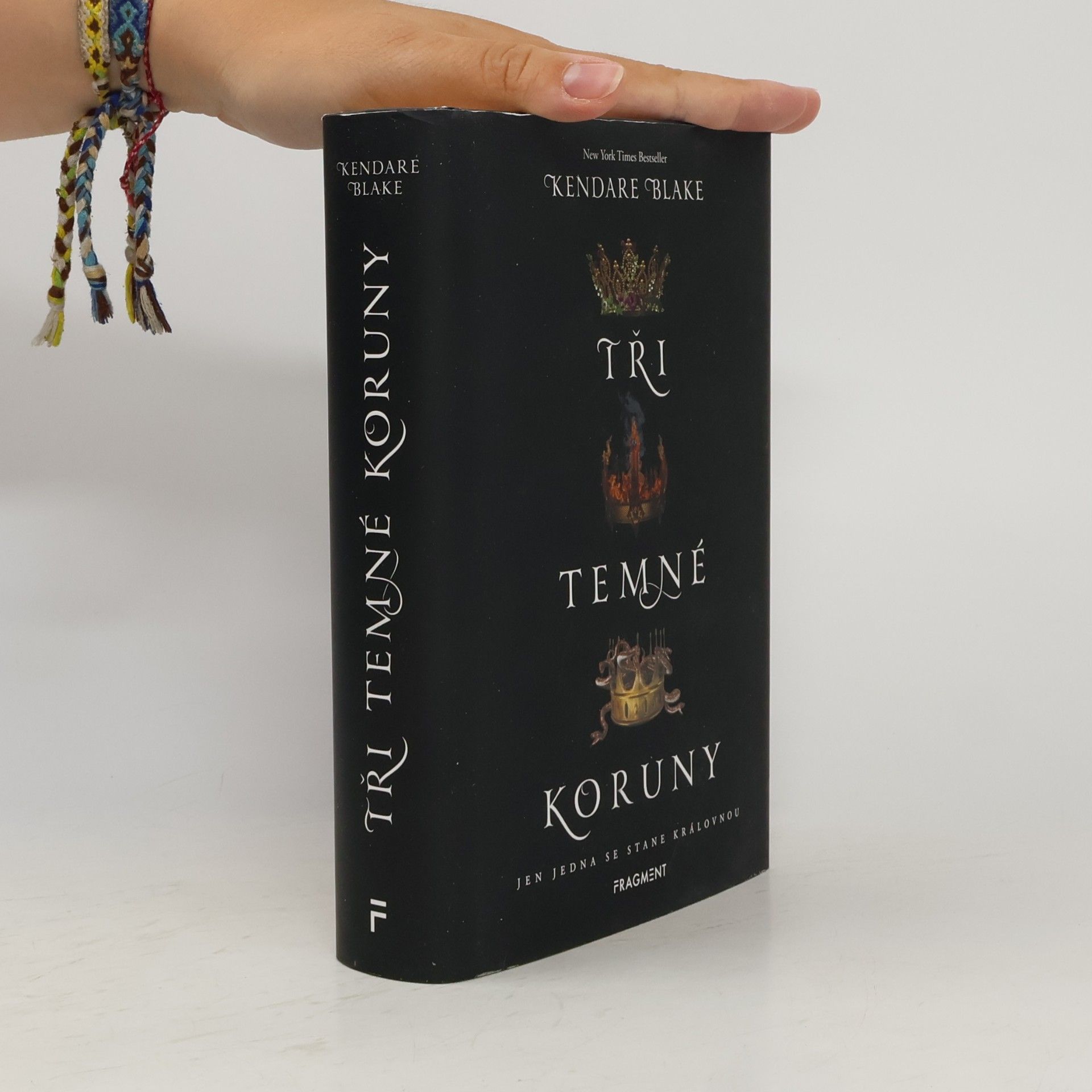 Kendare Blake Tři temné koruny