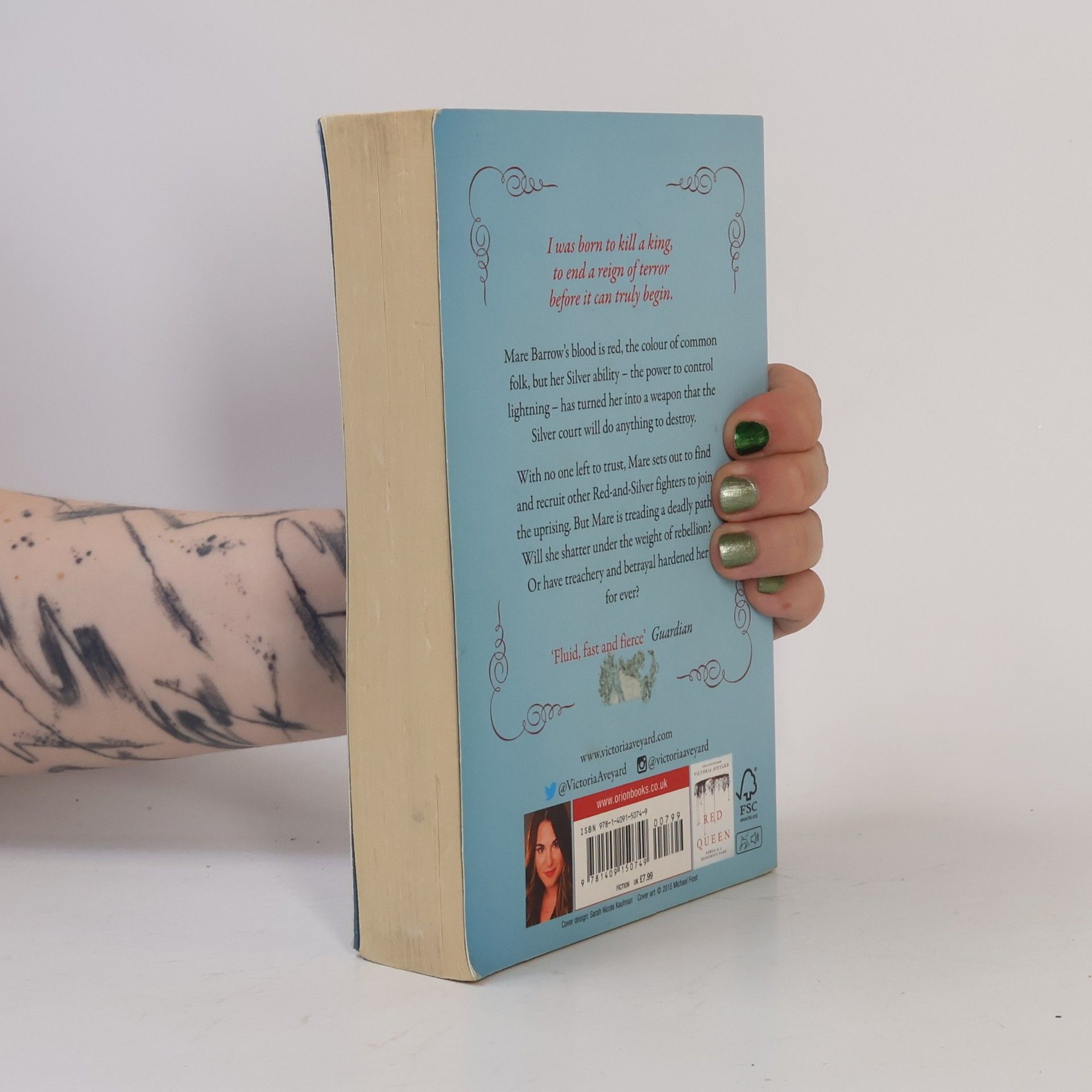 Victoria Aveyard Glass sword