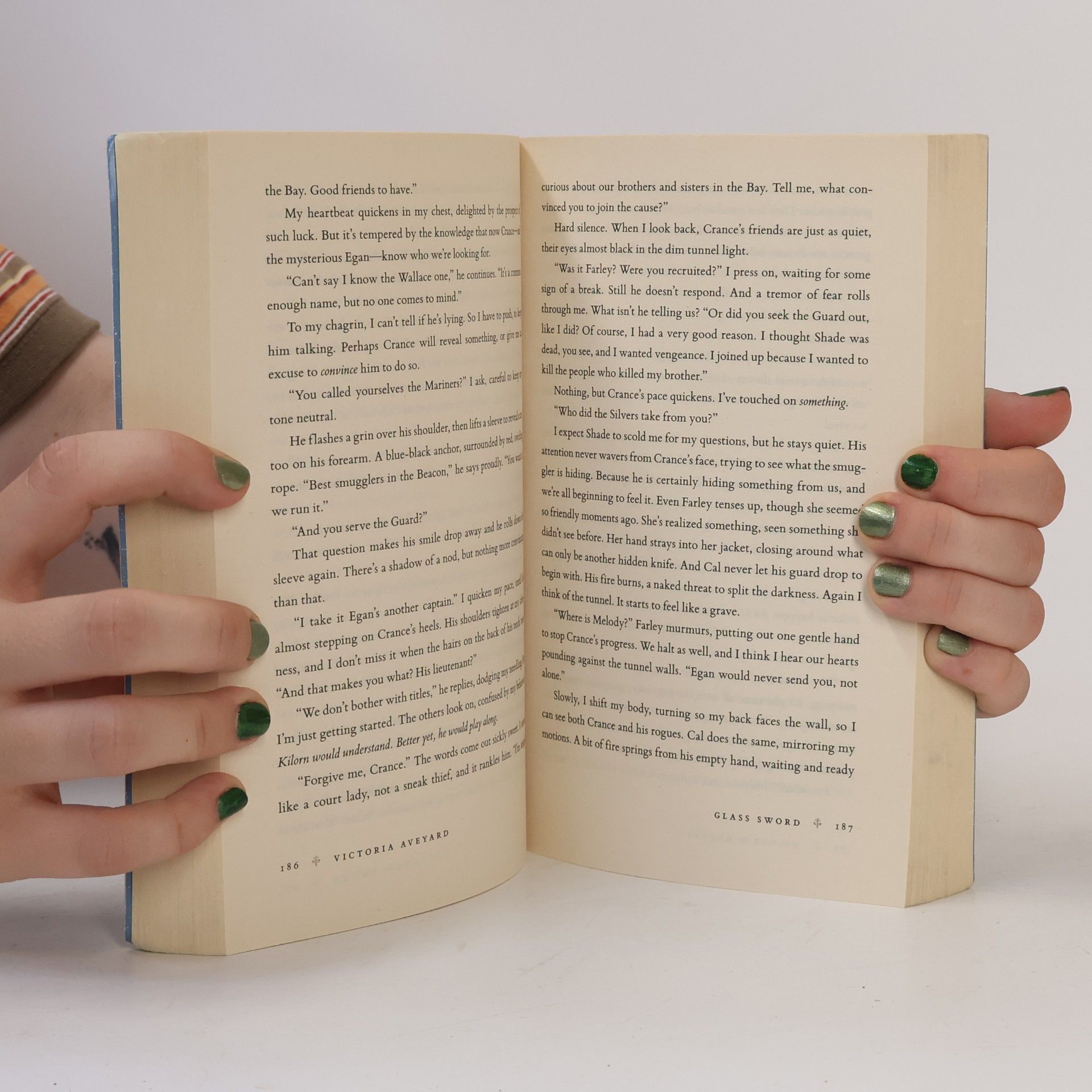 Victoria Aveyard Glass sword