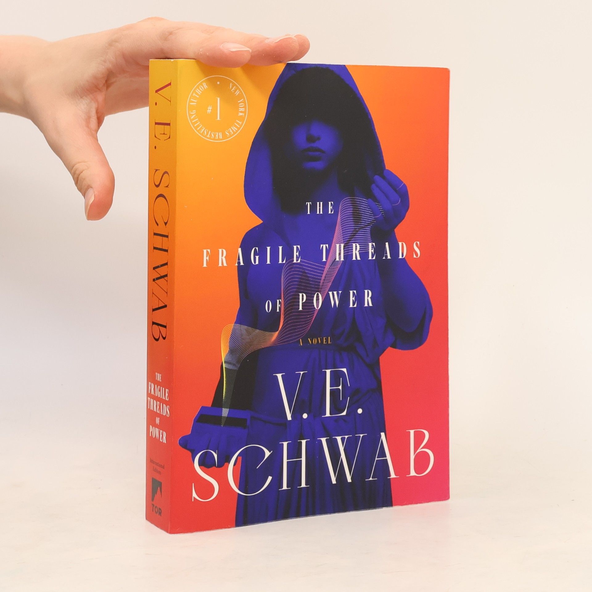 Victoria Schwab The Fragile Threads of Power