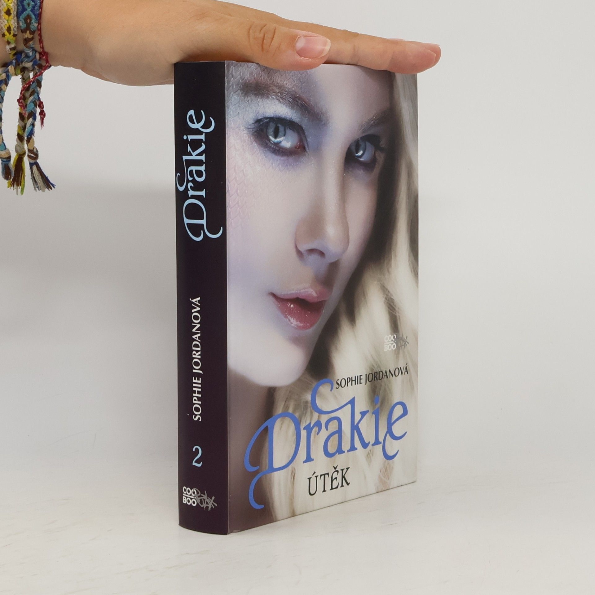 Sophie Jordan Drakie. Útěk