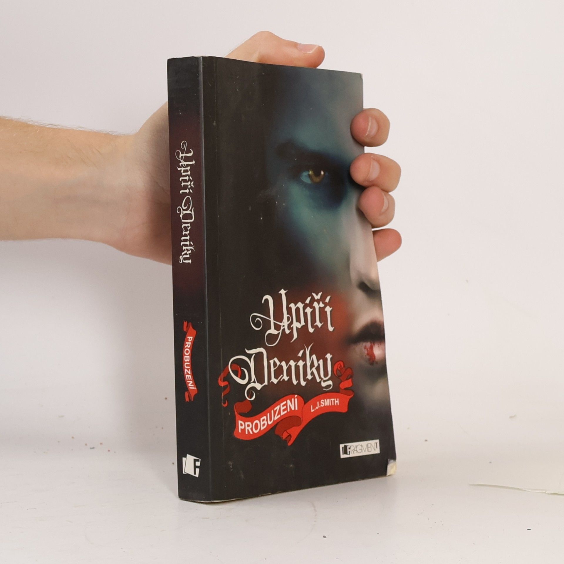L. J. Smithová  Upíří deníky. Probuzení