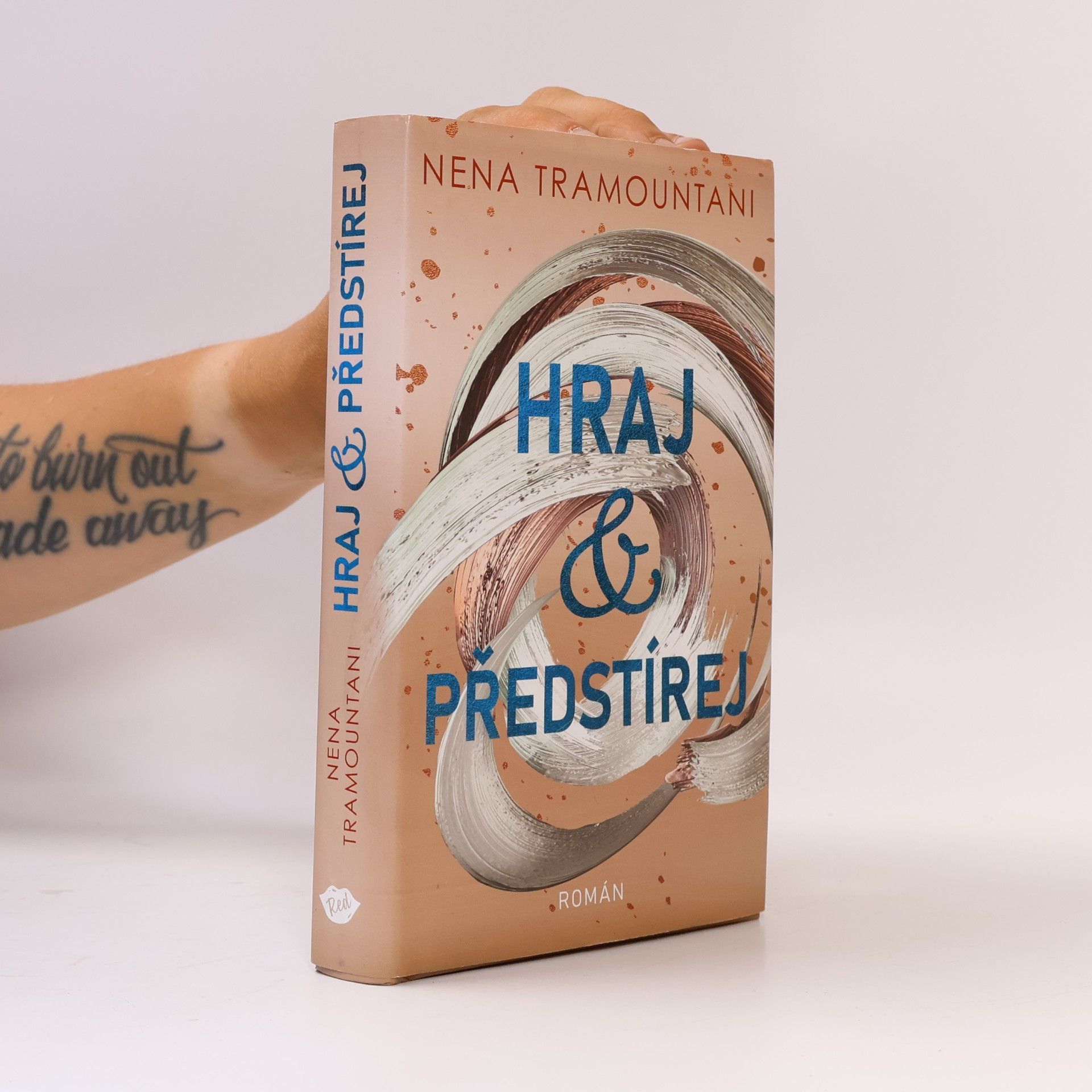 Nena Tramountani Hraj & předstírej