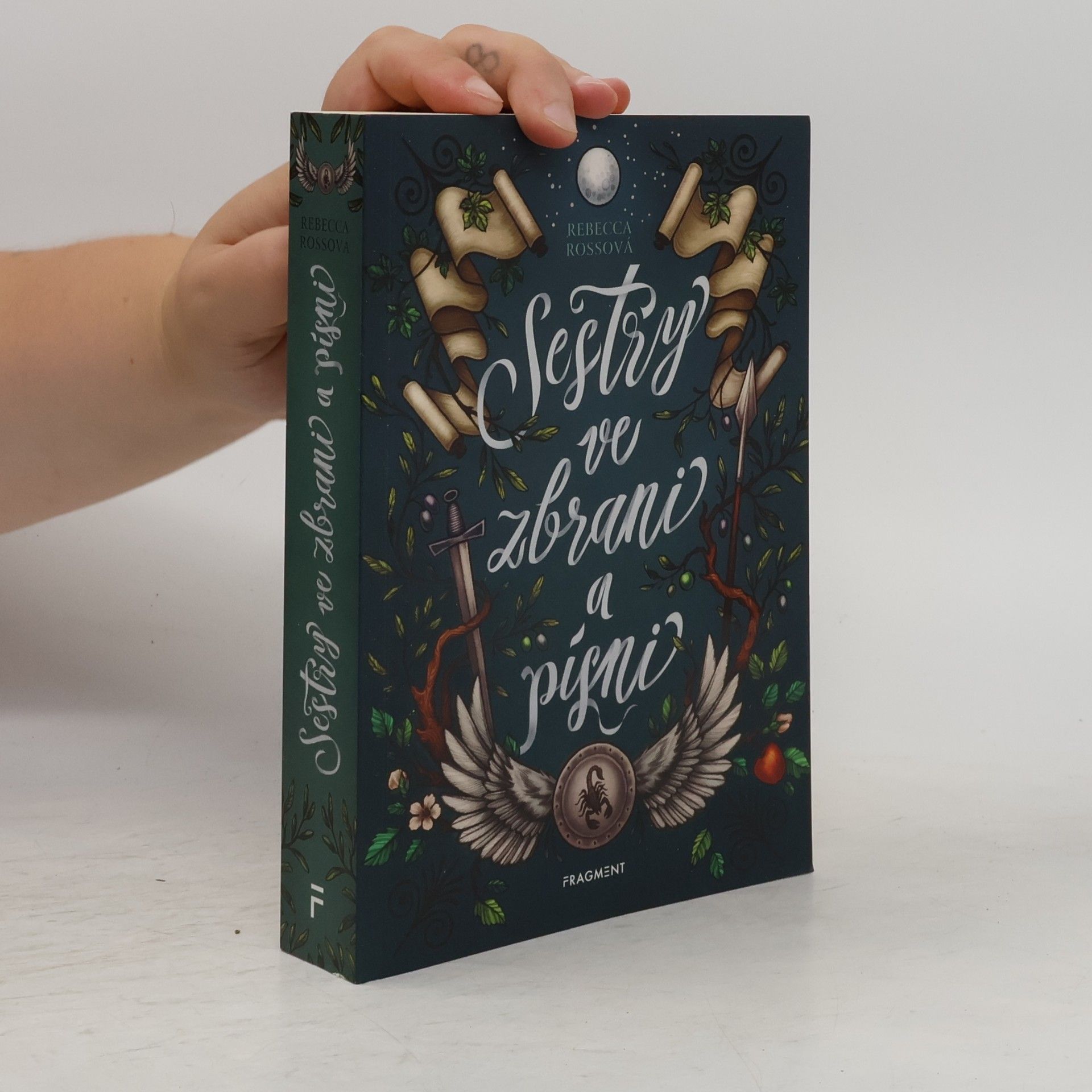 Rebecca Ross Sestry ve zbrani a písni