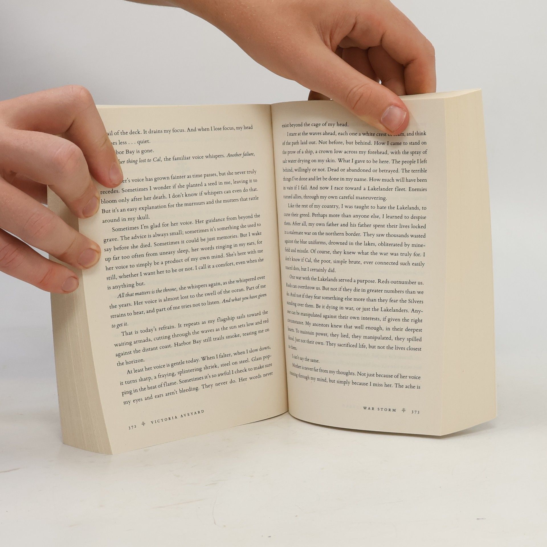 Victoria Aveyard War Storm