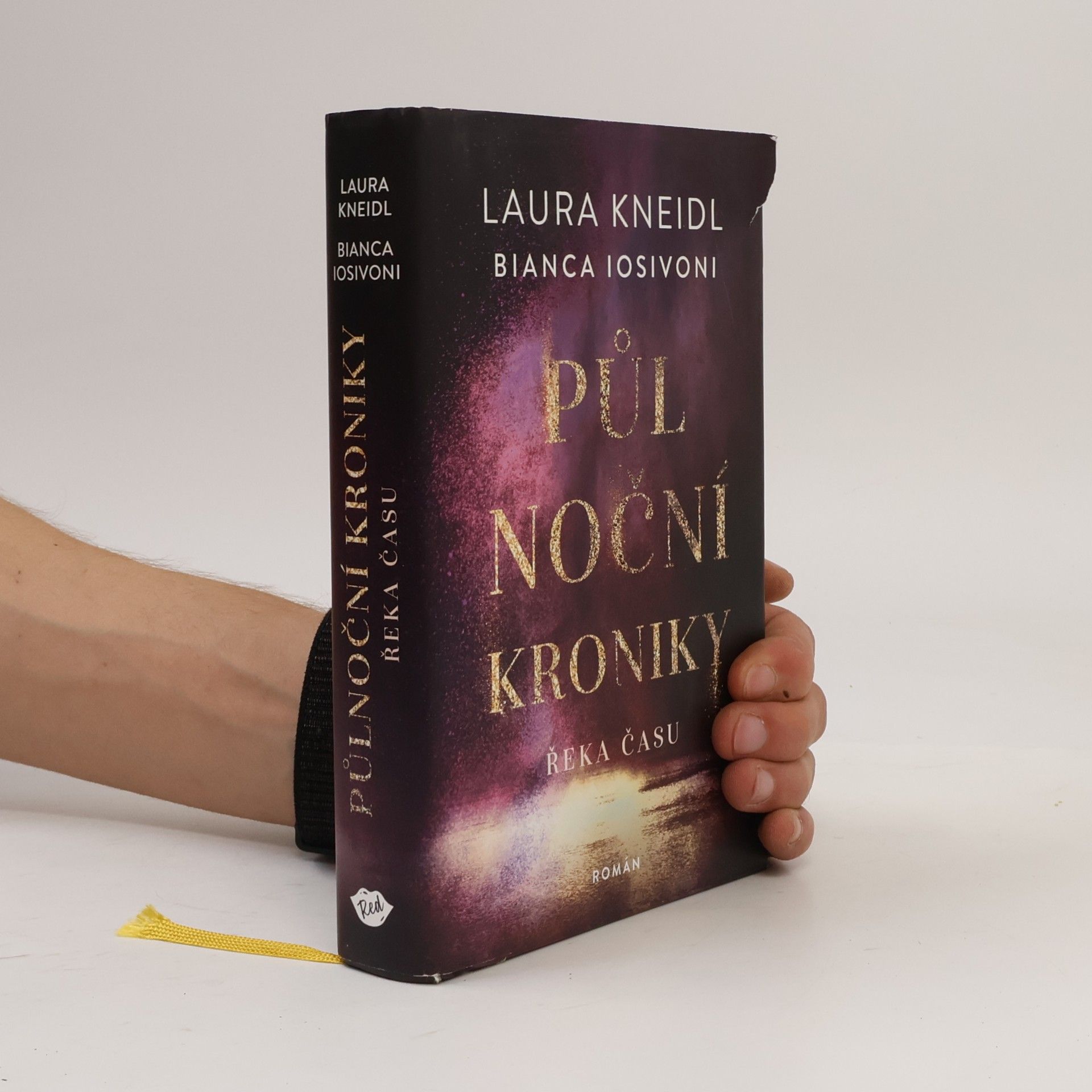 Laura Kneidl Půlnoční kroniky. Řeka času