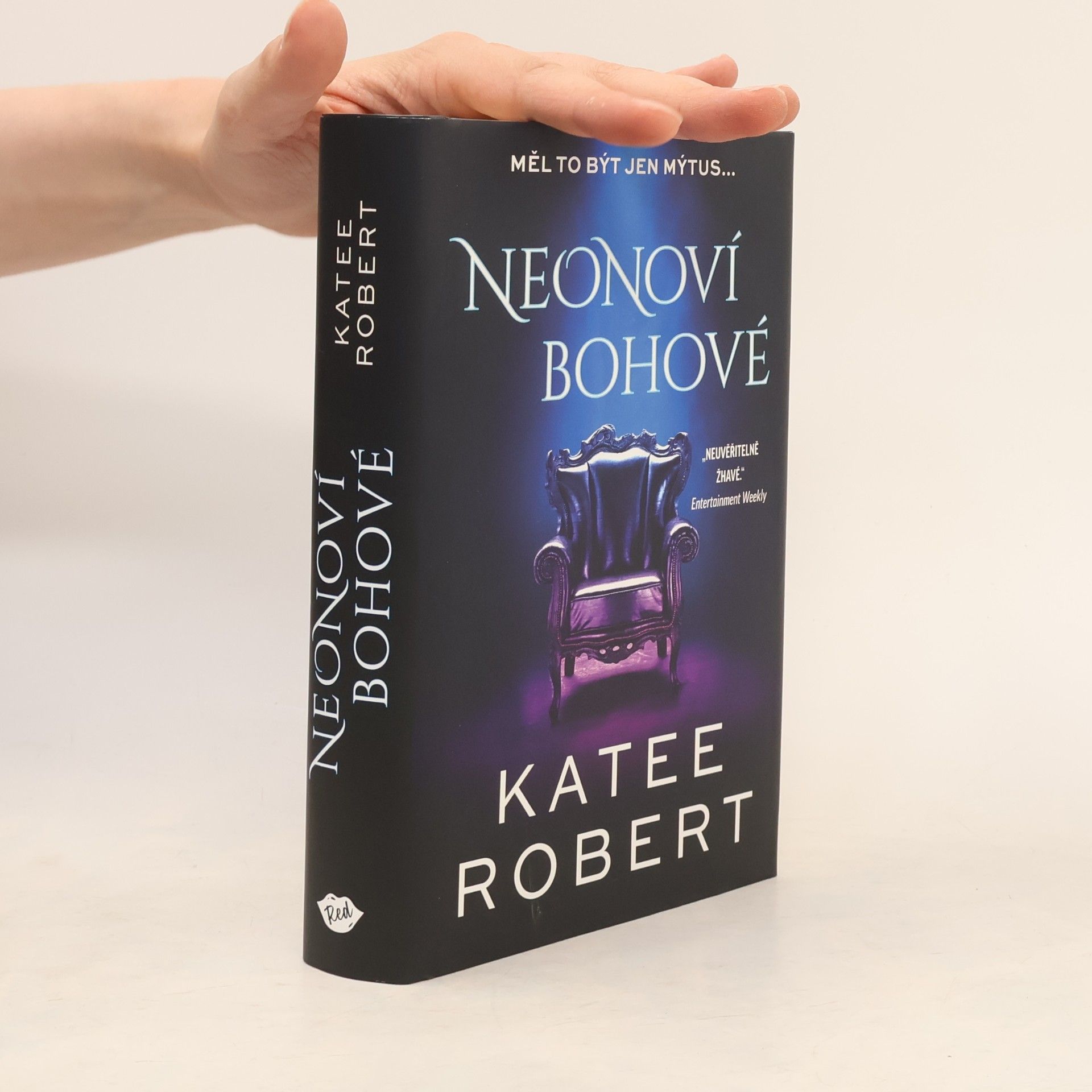 Katee Robert Neonoví bohové