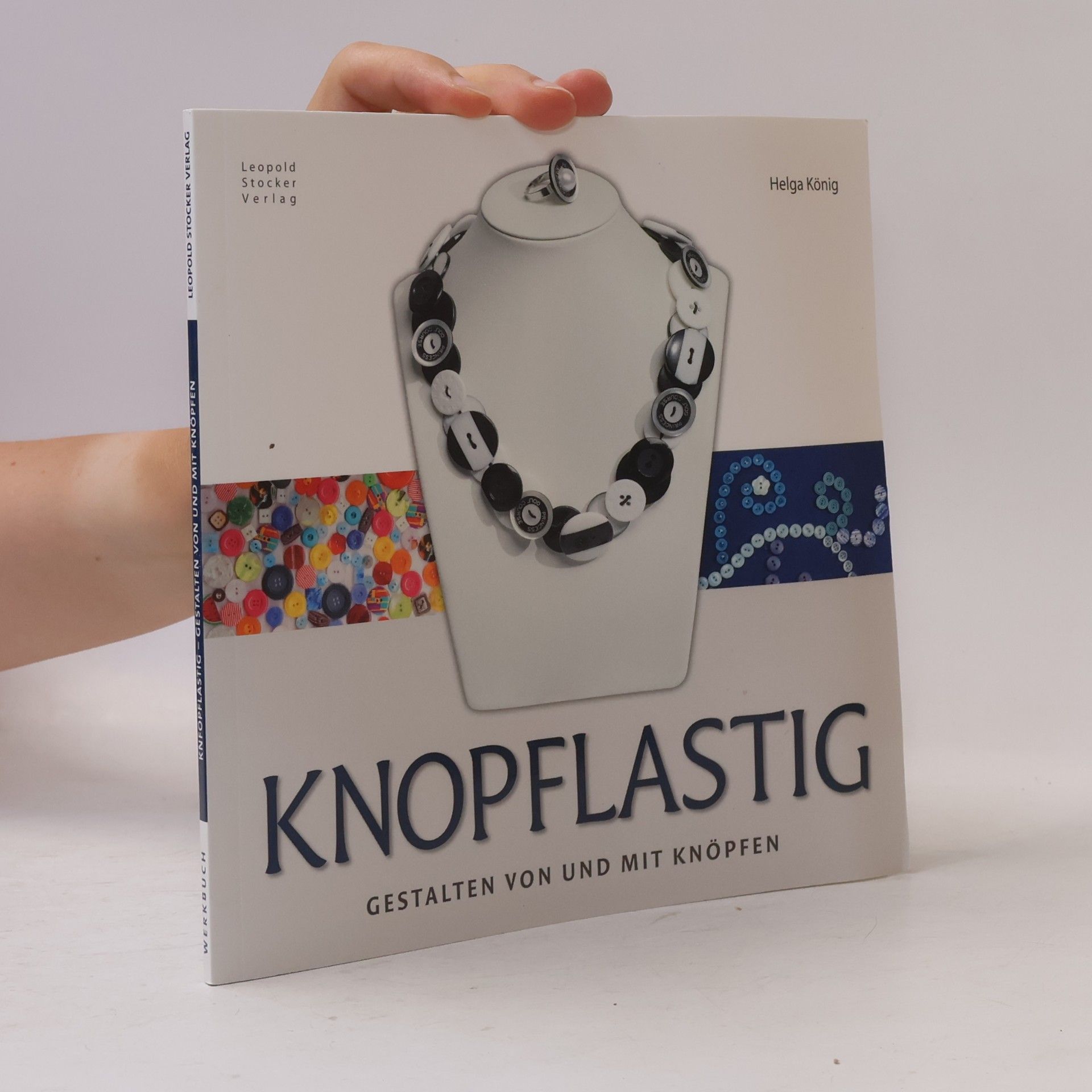 Helga König Knopflastig