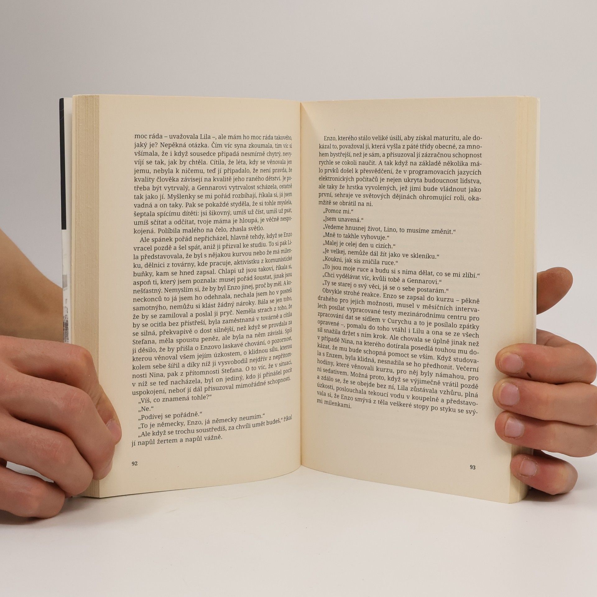 Elena Ferrante Geniální přítelkyně 3. Příběh těch, co odcházejí, a těch, kteří zůstanou