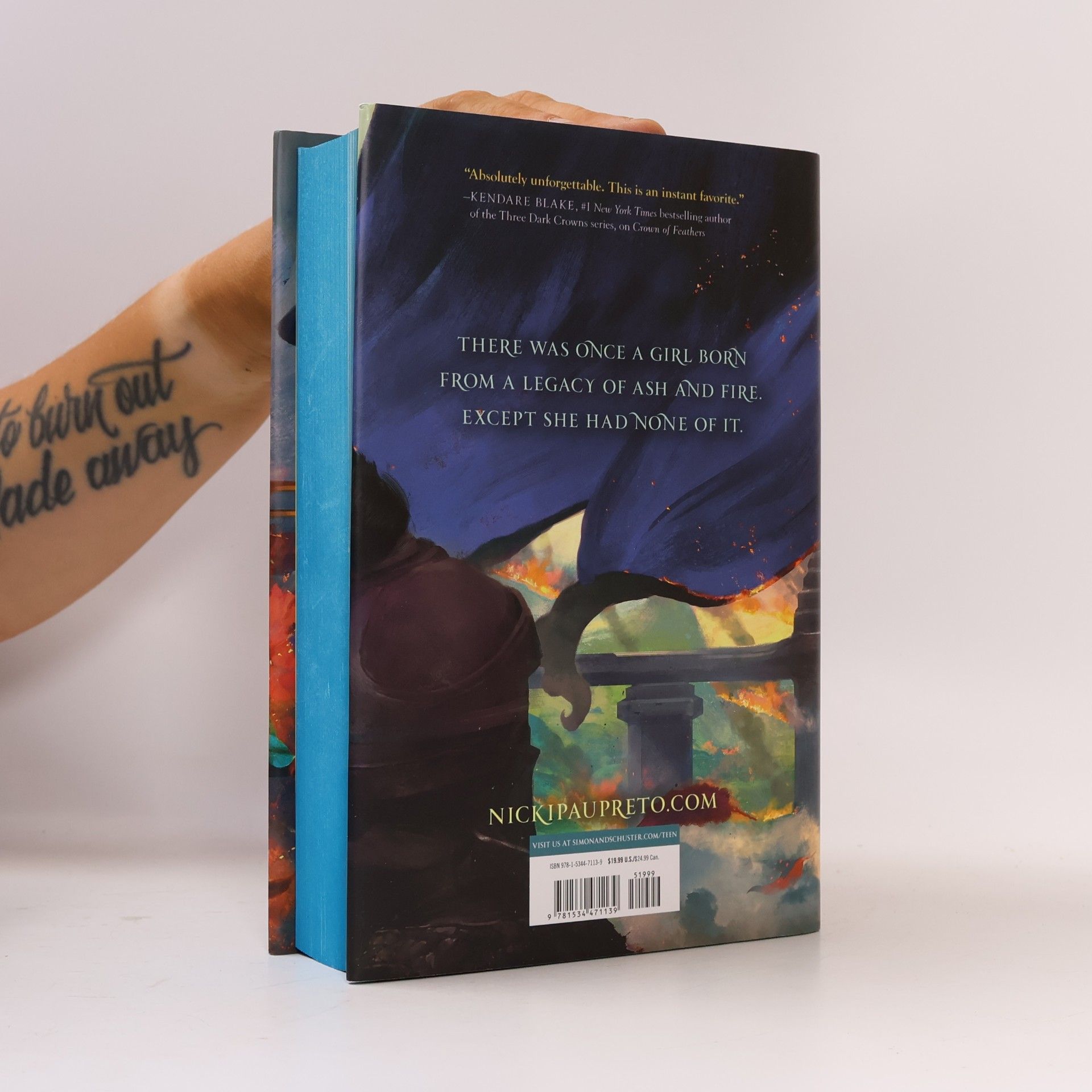 Nicki Pau Preto A Crown of Feathers: Heart of Flames