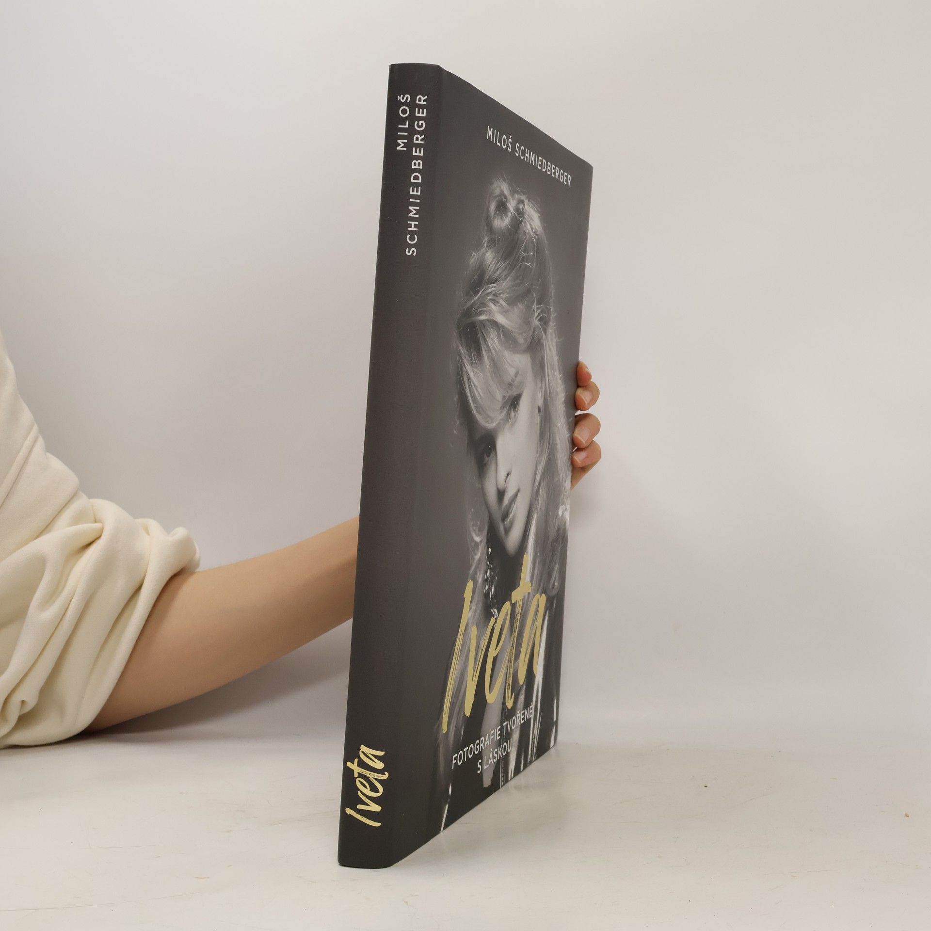 Miloš Schmiedberger Iveta. Fotografie tvořené s láskou