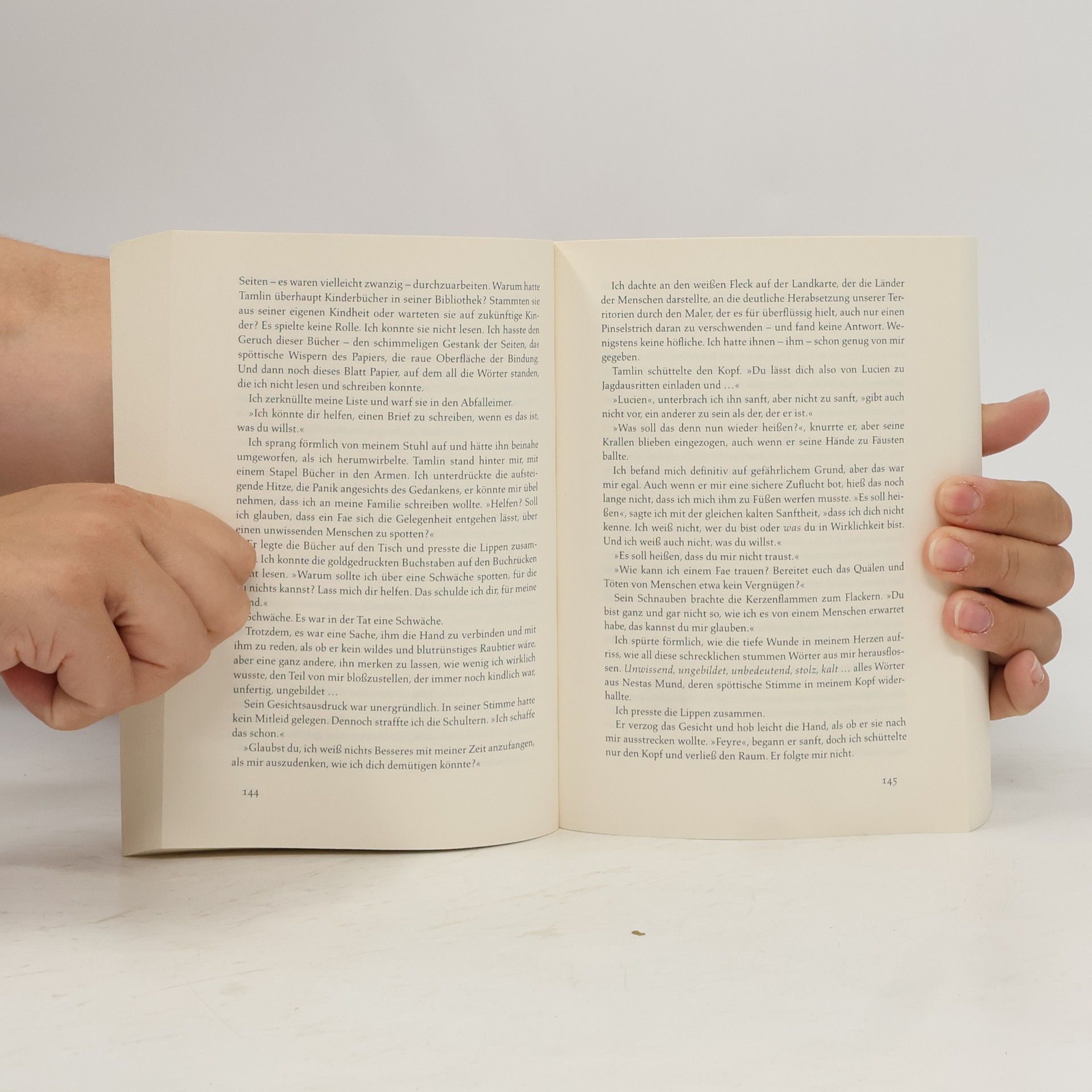 Sarah J. Maas Das Reich der sieben Höfe. Dornen und Rosen