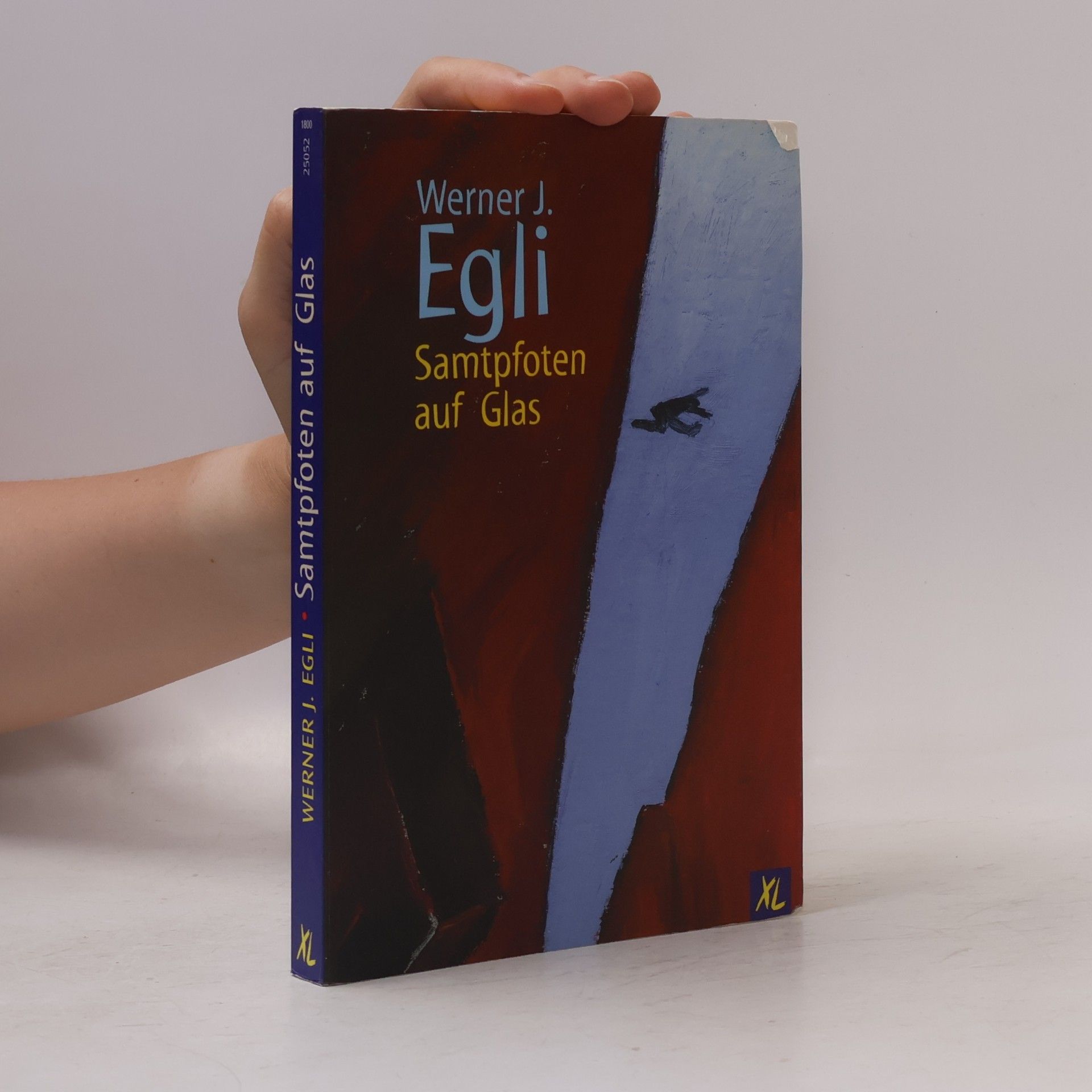 Samtpfoten auf Glas
