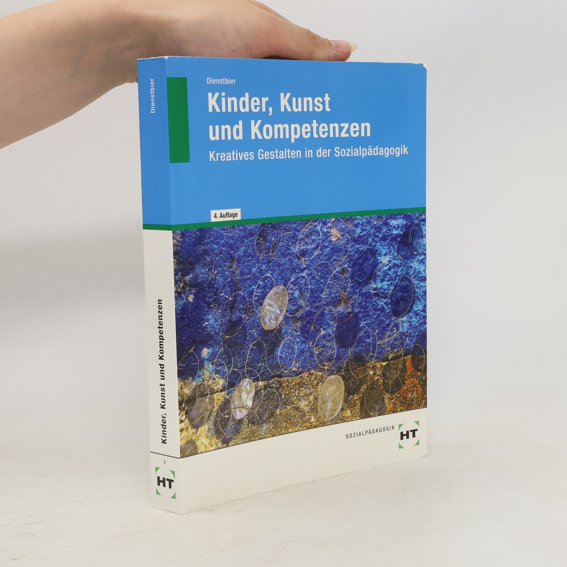 Akkela Dienstbier Kinder, Kunst und Kompetenzen