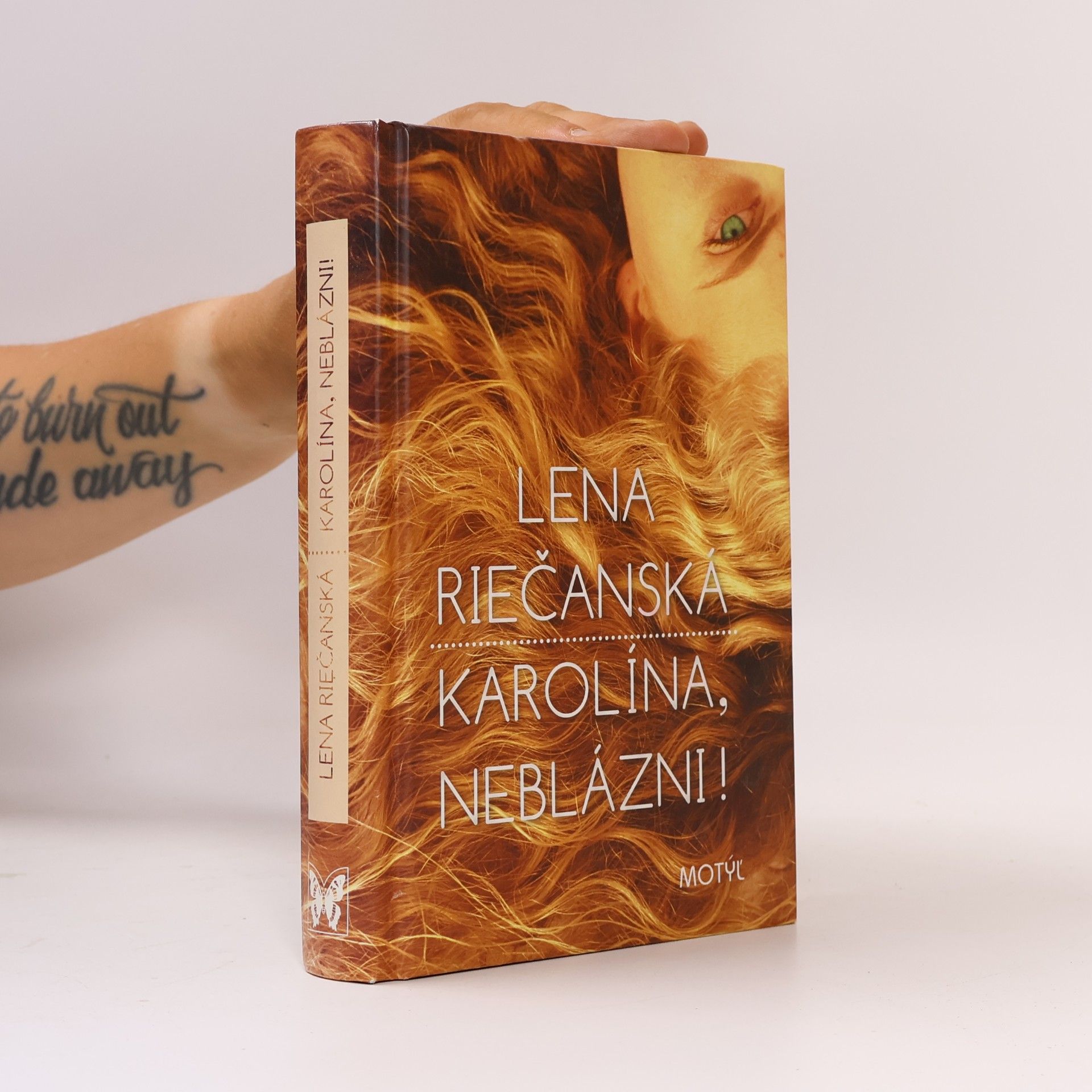 Karolína, neblázni!